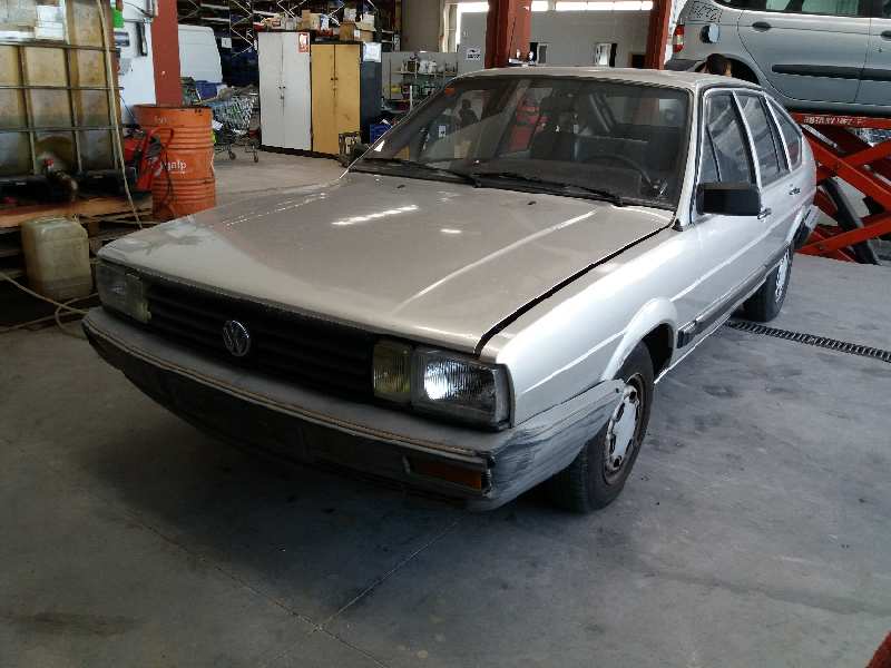 VOLKSWAGEN Santana 1 generation (1981-1984) Заключване на багажника на задната врата 327827503A 24054613