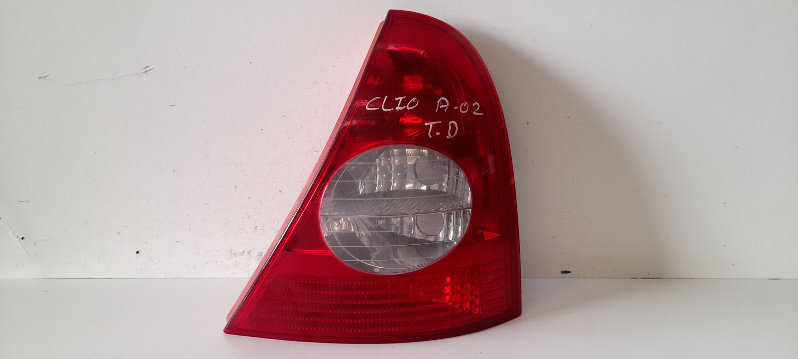 RENAULT Clio 2 generation (1998-2013) Rear Right Taillight Lamp 8200917487 22068409