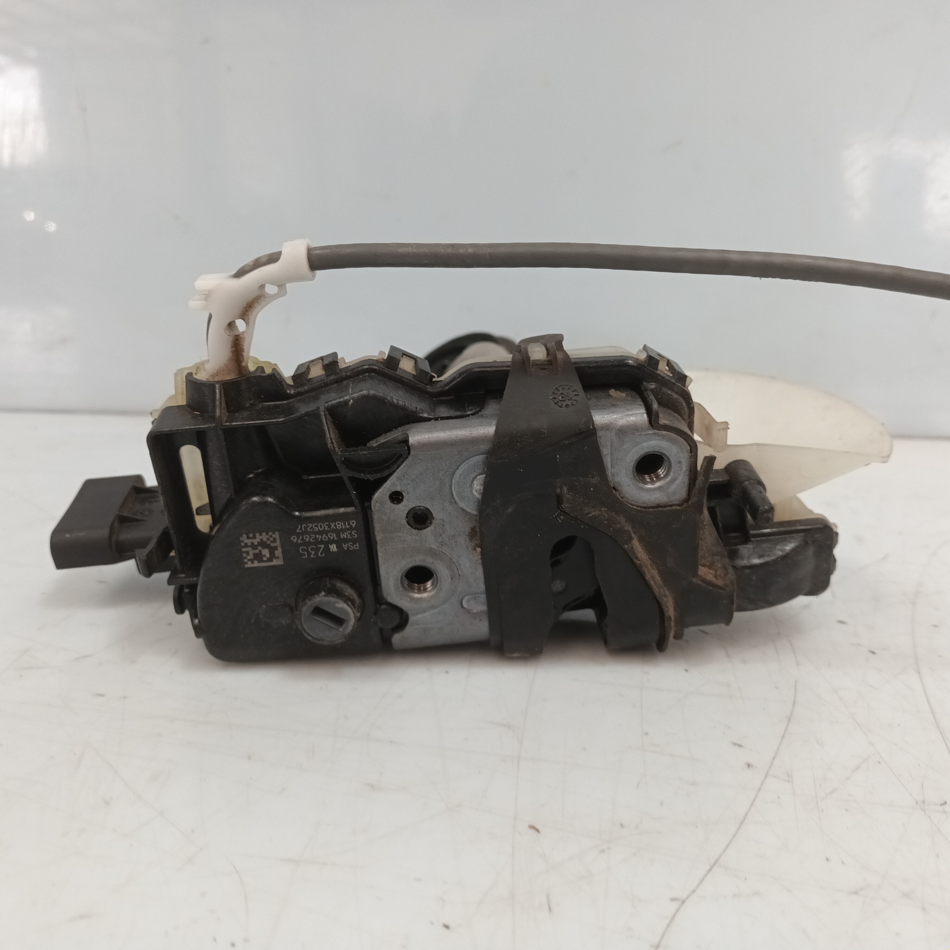 Serrure porte avant gauche 16942676 de Peugeot 3008 2016-2020 - pieza usada