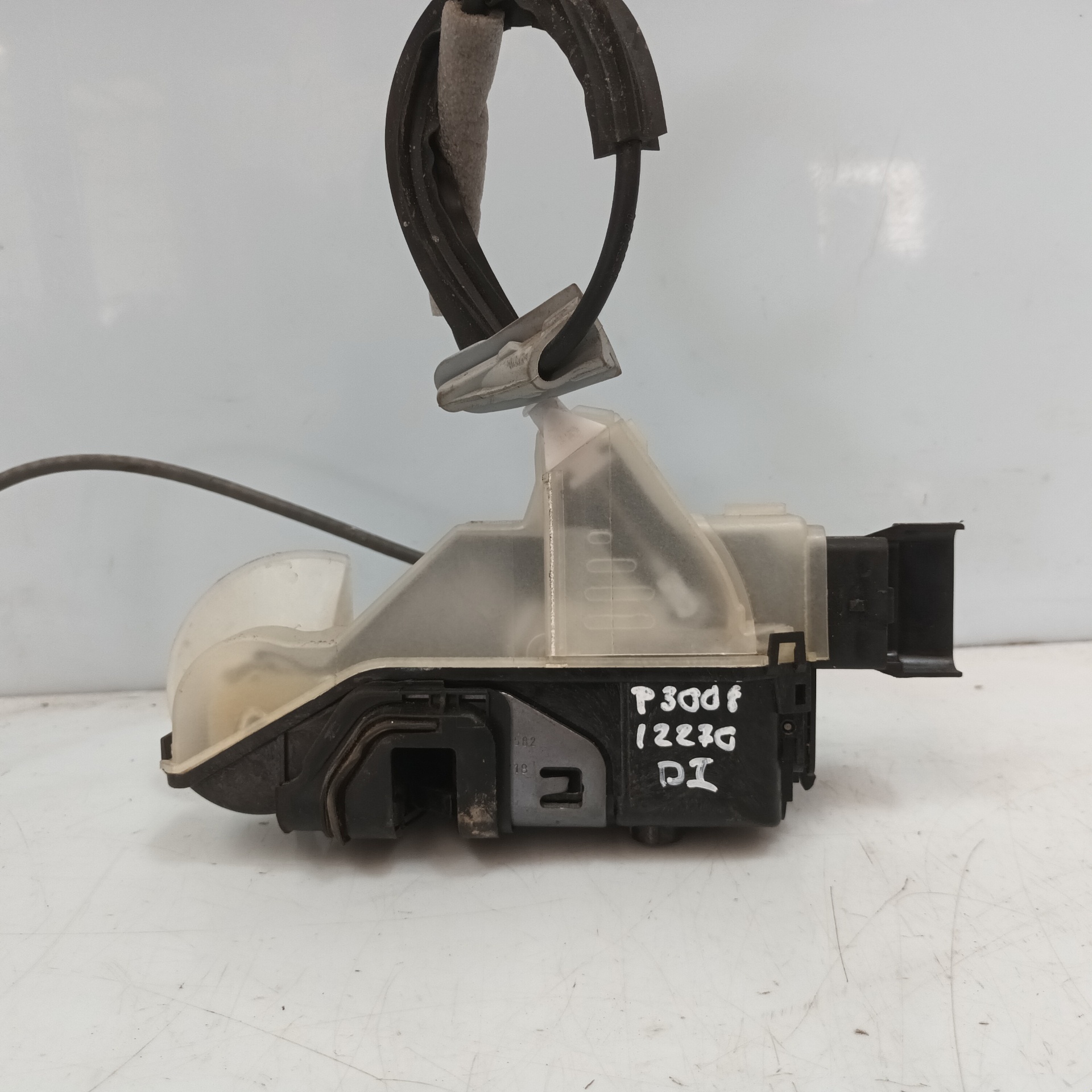 Serrure porte avant gauche 16942676 de Peugeot 3008 2016-2020 - pieza usada