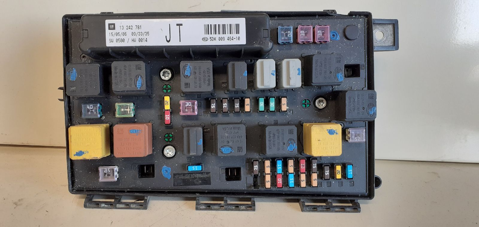Caja de relés / fusibles 13242781 de Opel Astra h (a04) 2007-2014