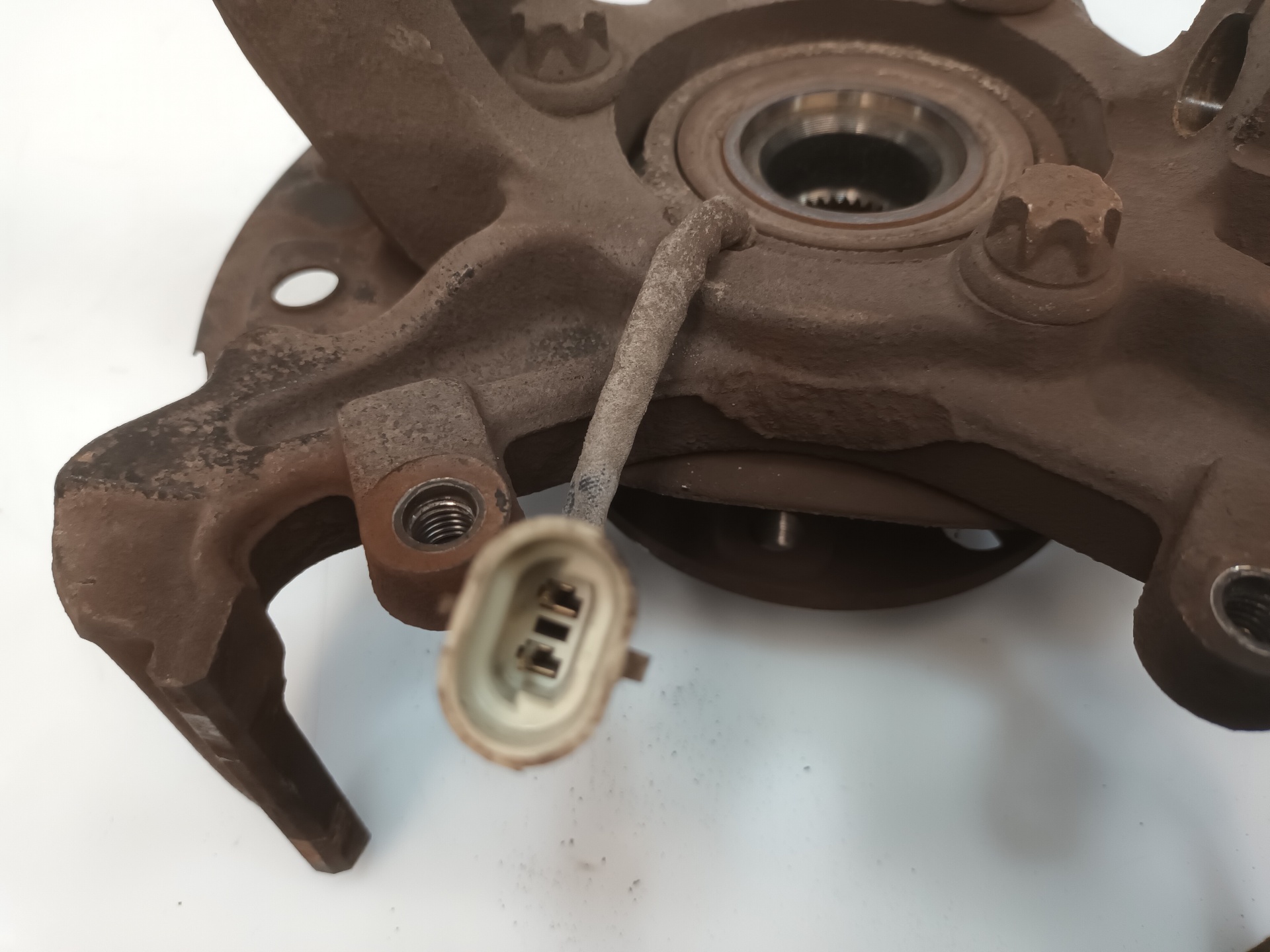 Front right wheel hub X17DTL 90498811 de Opel Astra g hatchback (t98) 1998-1999 - pieza usada
