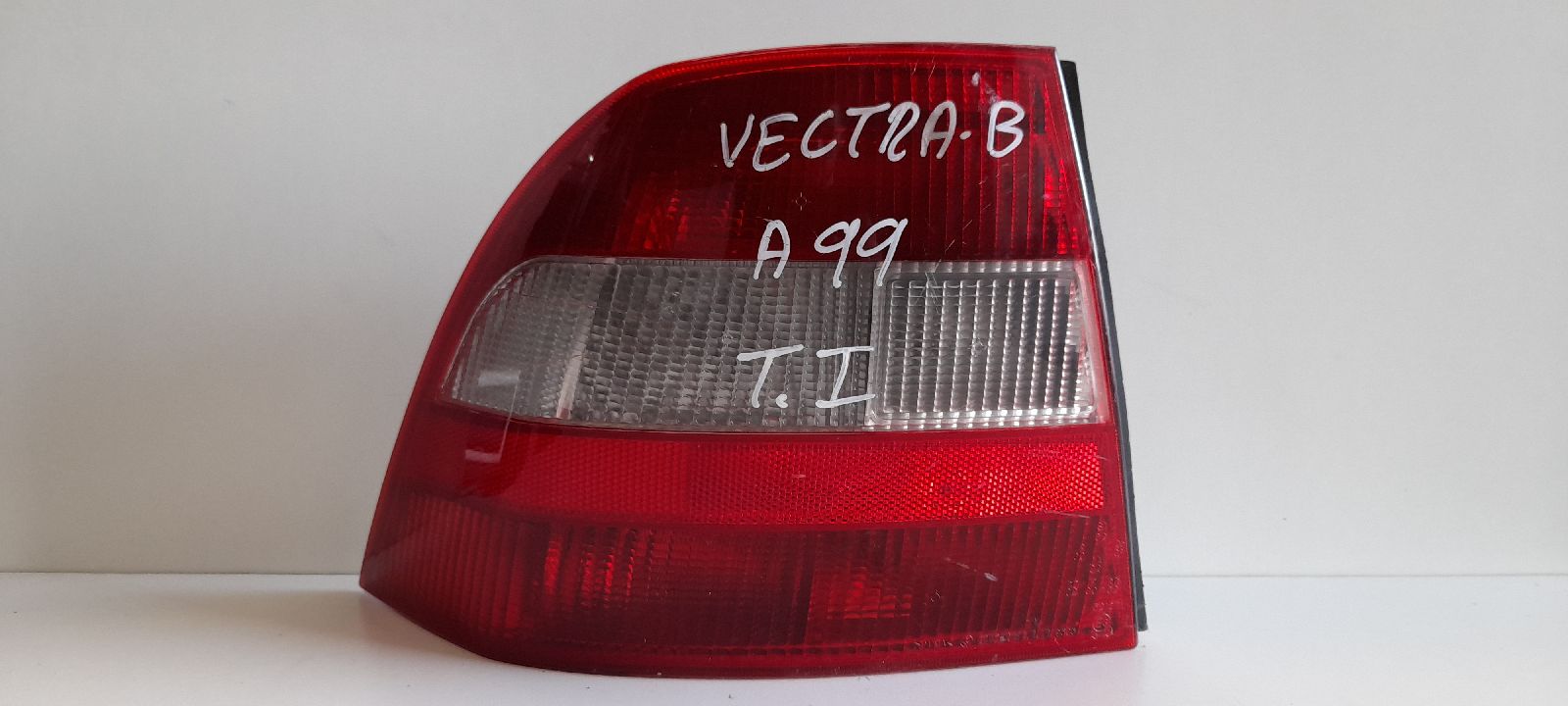 SUZUKI Vectra B (1995-1999) Feu arrière gauche 6223159 25282820