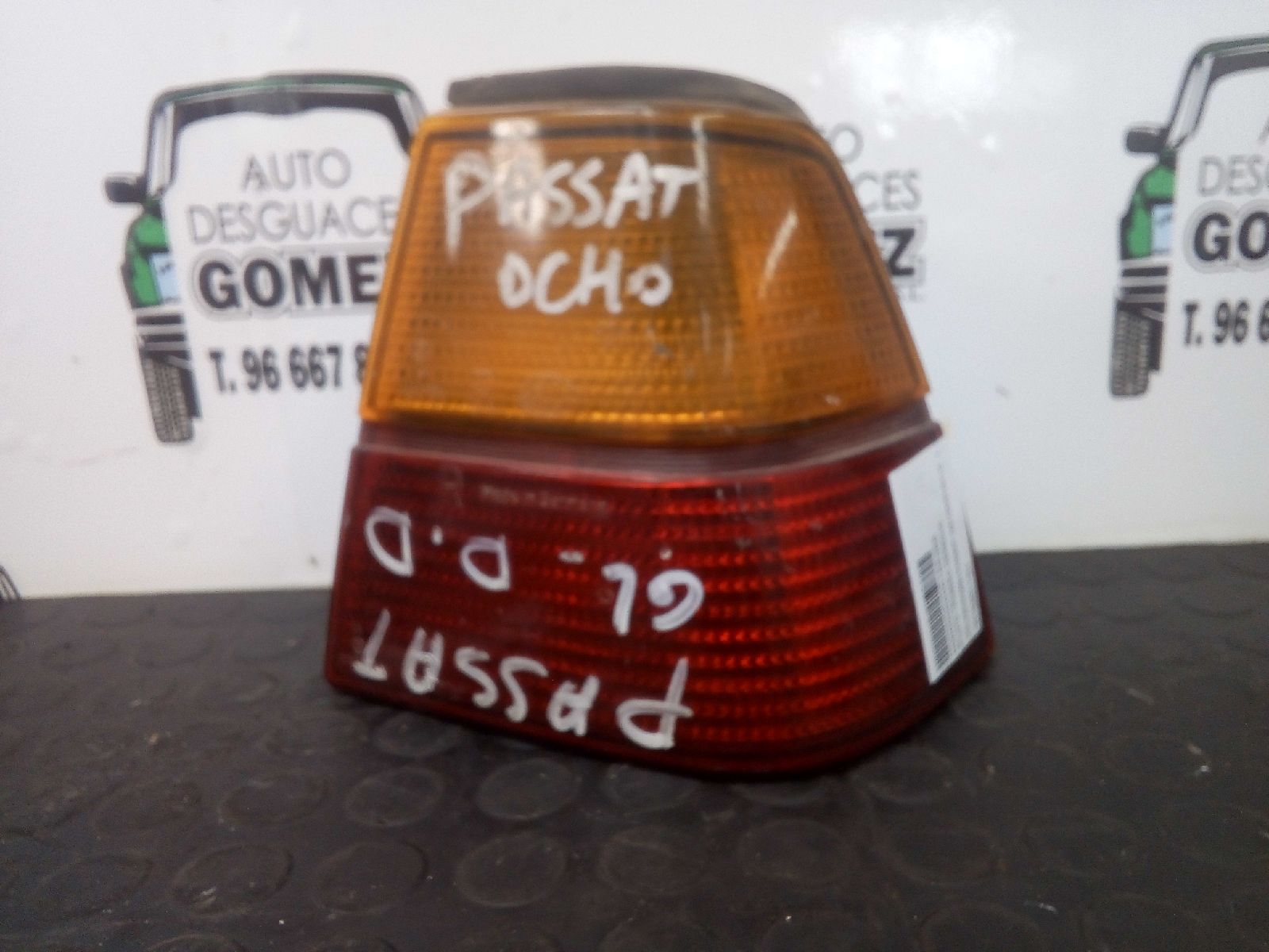 VOLKSWAGEN Passat B2 (1981-1988) Bakre höger bakljuslampa 321945112H 25233920