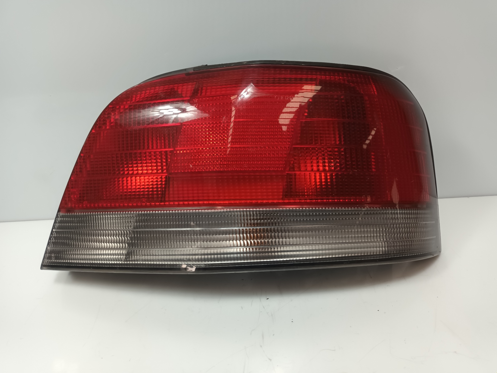 Rear lamp rh 4D68 22087199 de Mitsubishi Galant 1998-2001 - pieza usada