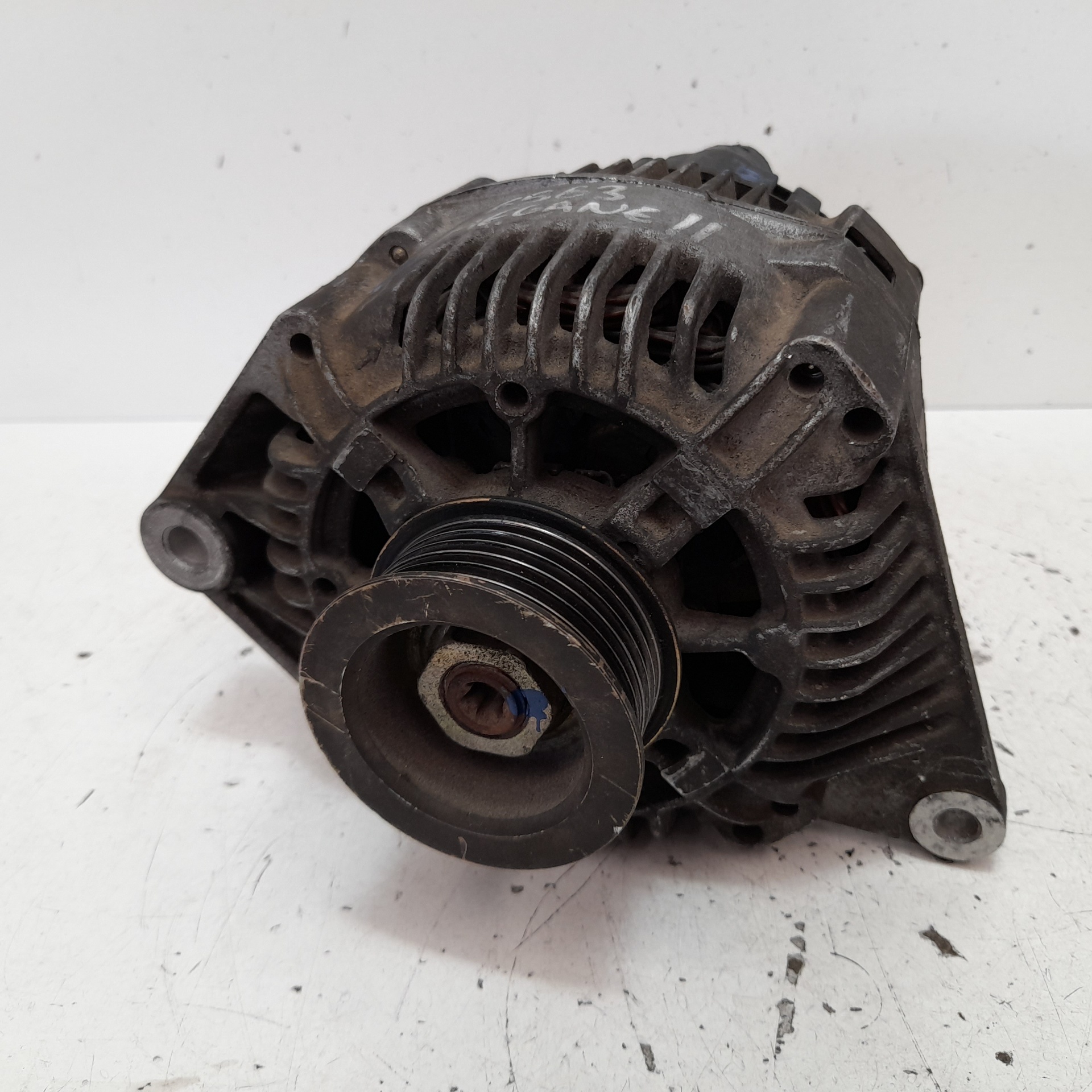 Alternator F9Q 7700431943 de Renault Megane i 1999-2000 - pieza usada