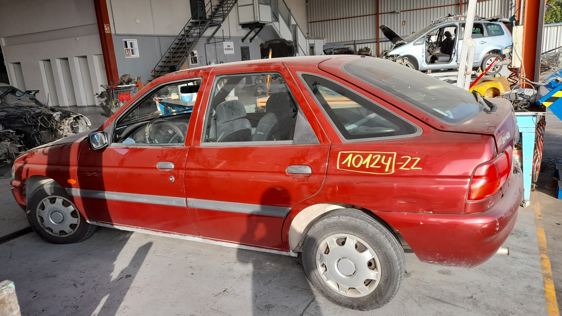 FORD Escort 5 generation (1990-2000) Coffre arrière GRANATE 24118002