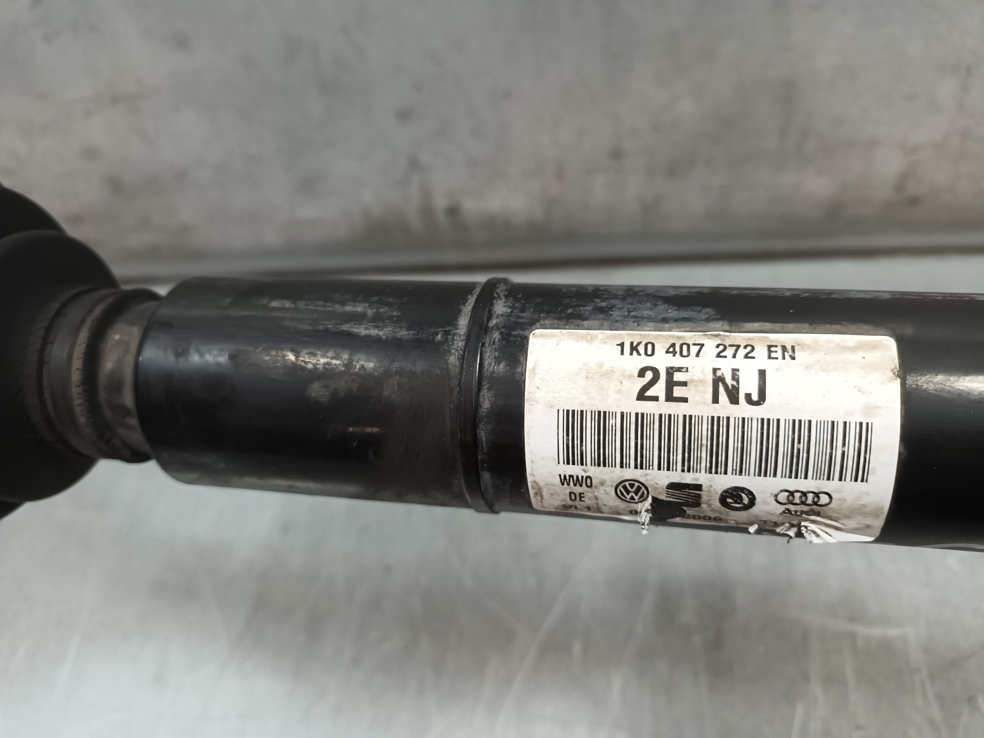 CHEVROLET Passat B6 (2005-2010) Front Right Driveshaft 1K0407272EN 24127014