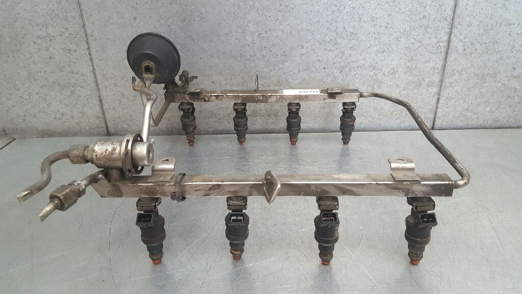 TOYOTA A8 D2/4D (1994-2002) Fuel Rail 077133681G 25259509