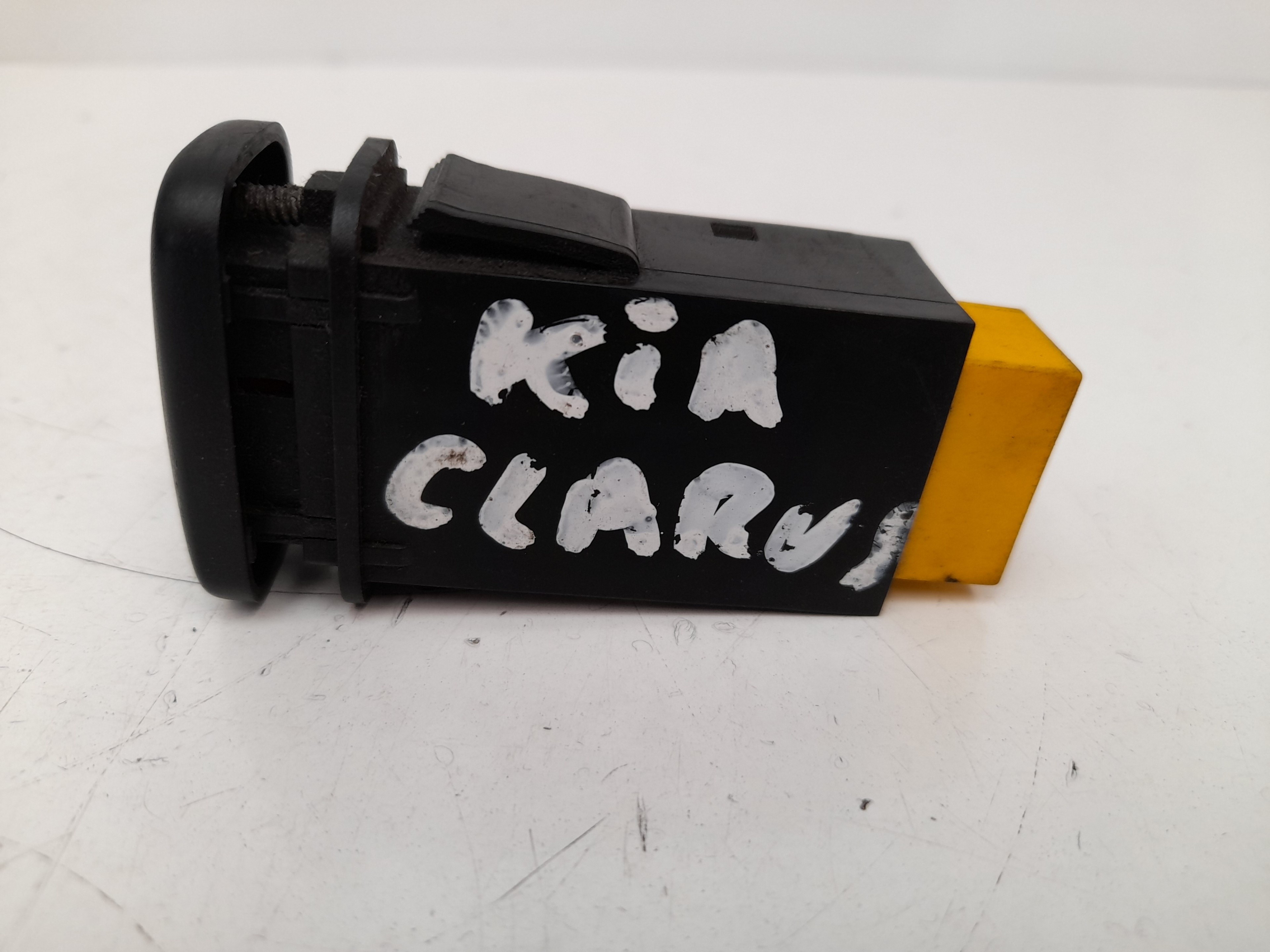KIA Clarus 1 generation (1996-2001) кнопка опасности 22033623