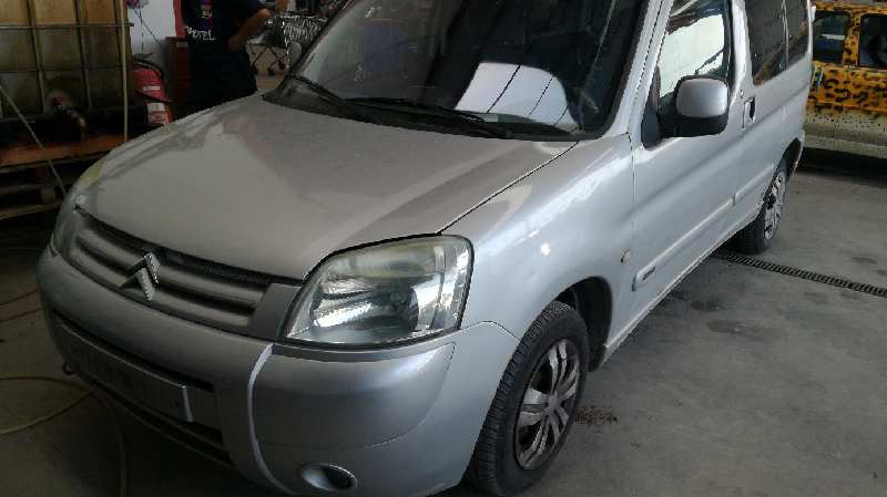 RENAULT Berlingo 2 generation (1999-2002) Bagāžas nodalījuma loga tīrītāja motorīts 3397020406 21996500