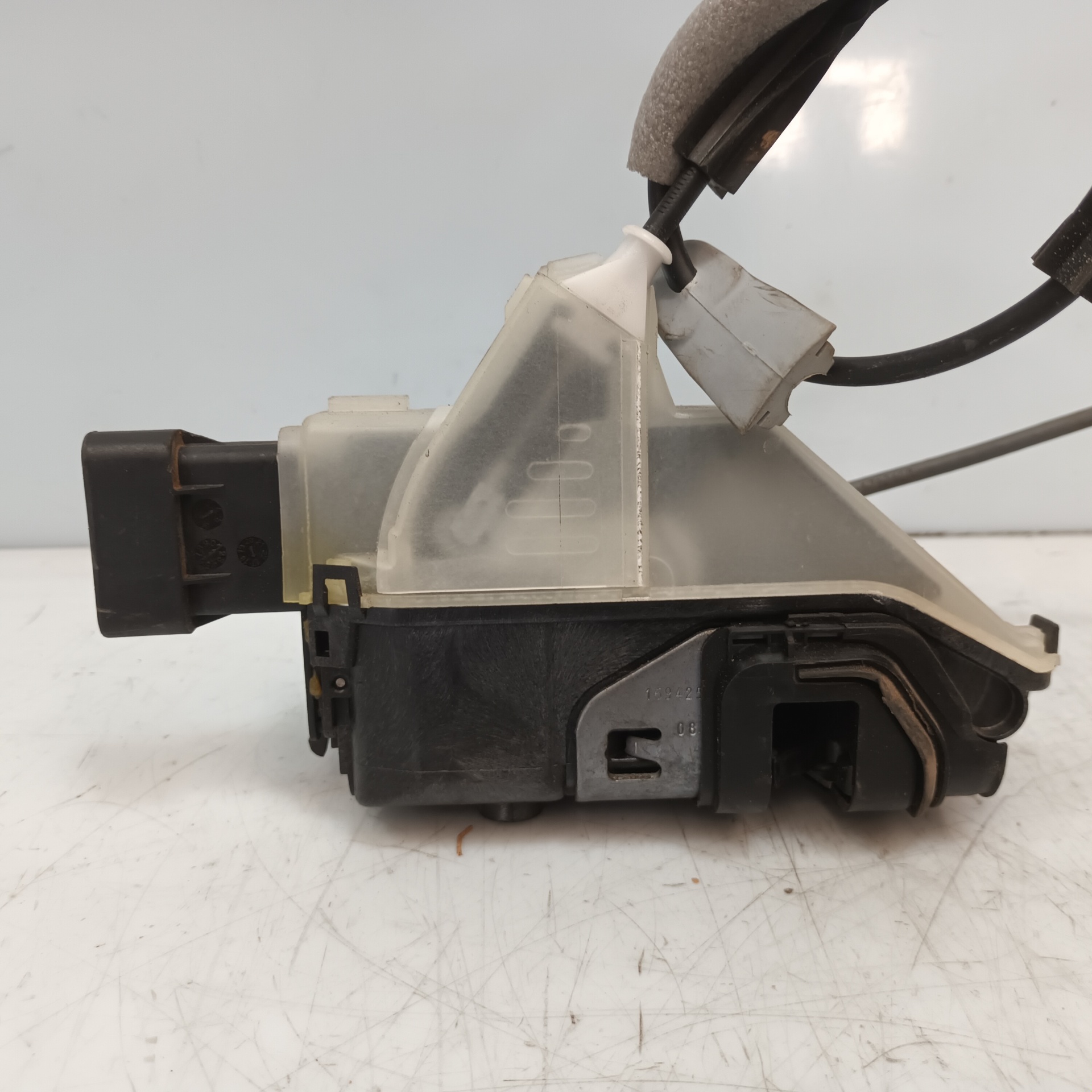 Serrure avant droit 16942678 de Peugeot 3008 2016-2020 - pieza usada