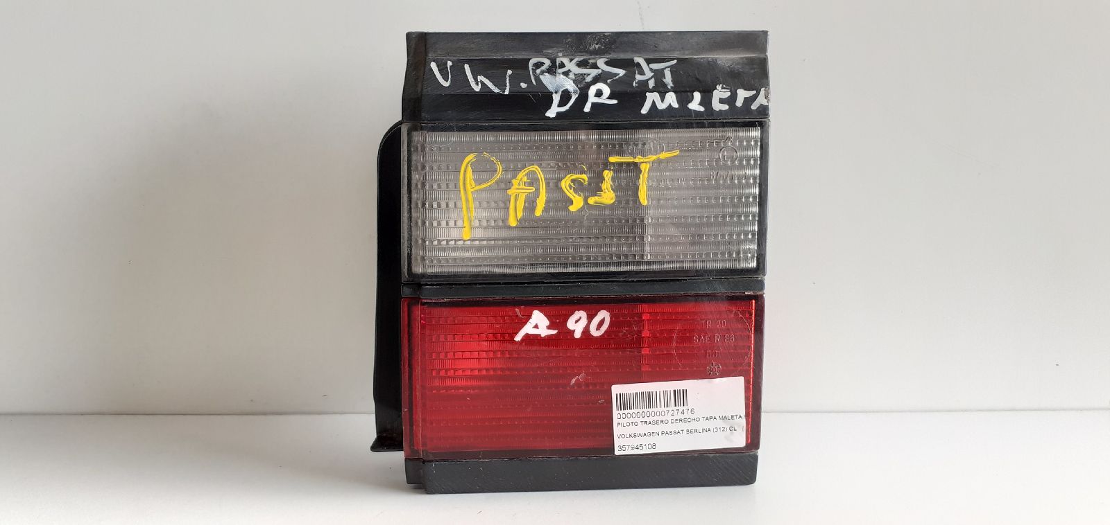 VOLKSWAGEN Passat B3 (1988-1993) Rear Right Taillight Lamp 357945108 25254214