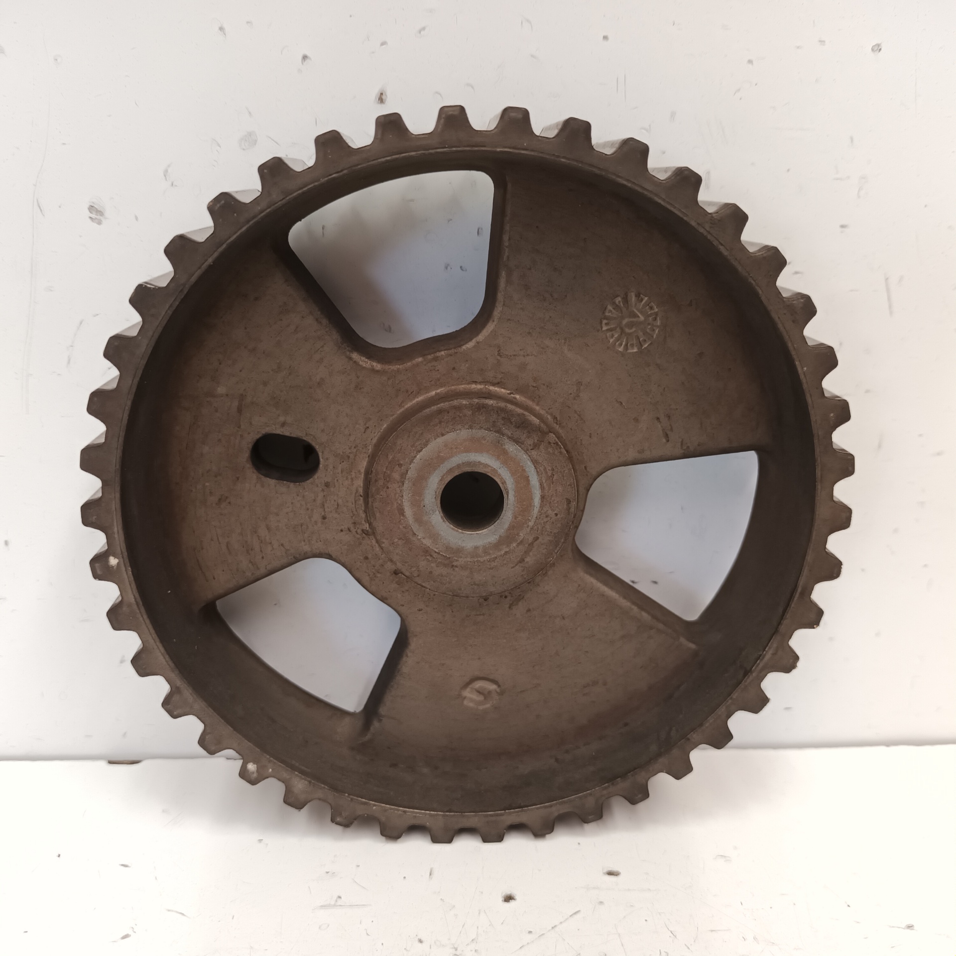 VAUXHALL Camshaft pulley 25276053