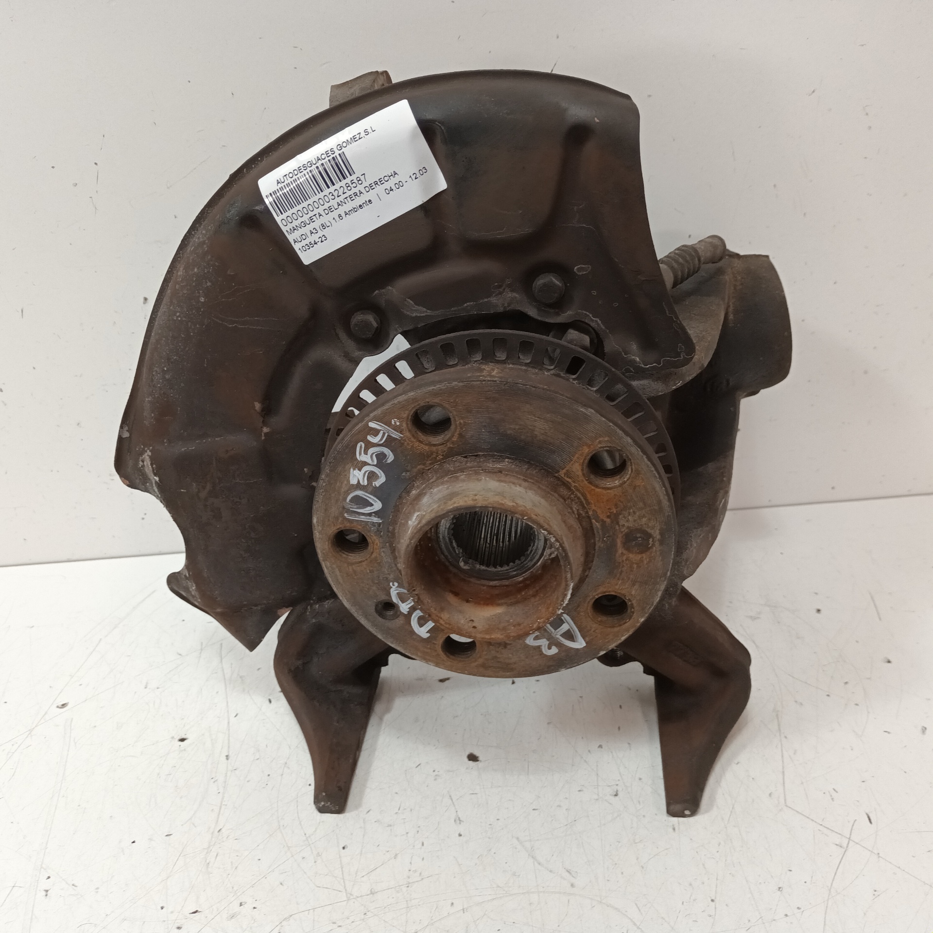 ALFA ROMEO A3 8L (1996-2003) Front Right Wheel Hub 25276616