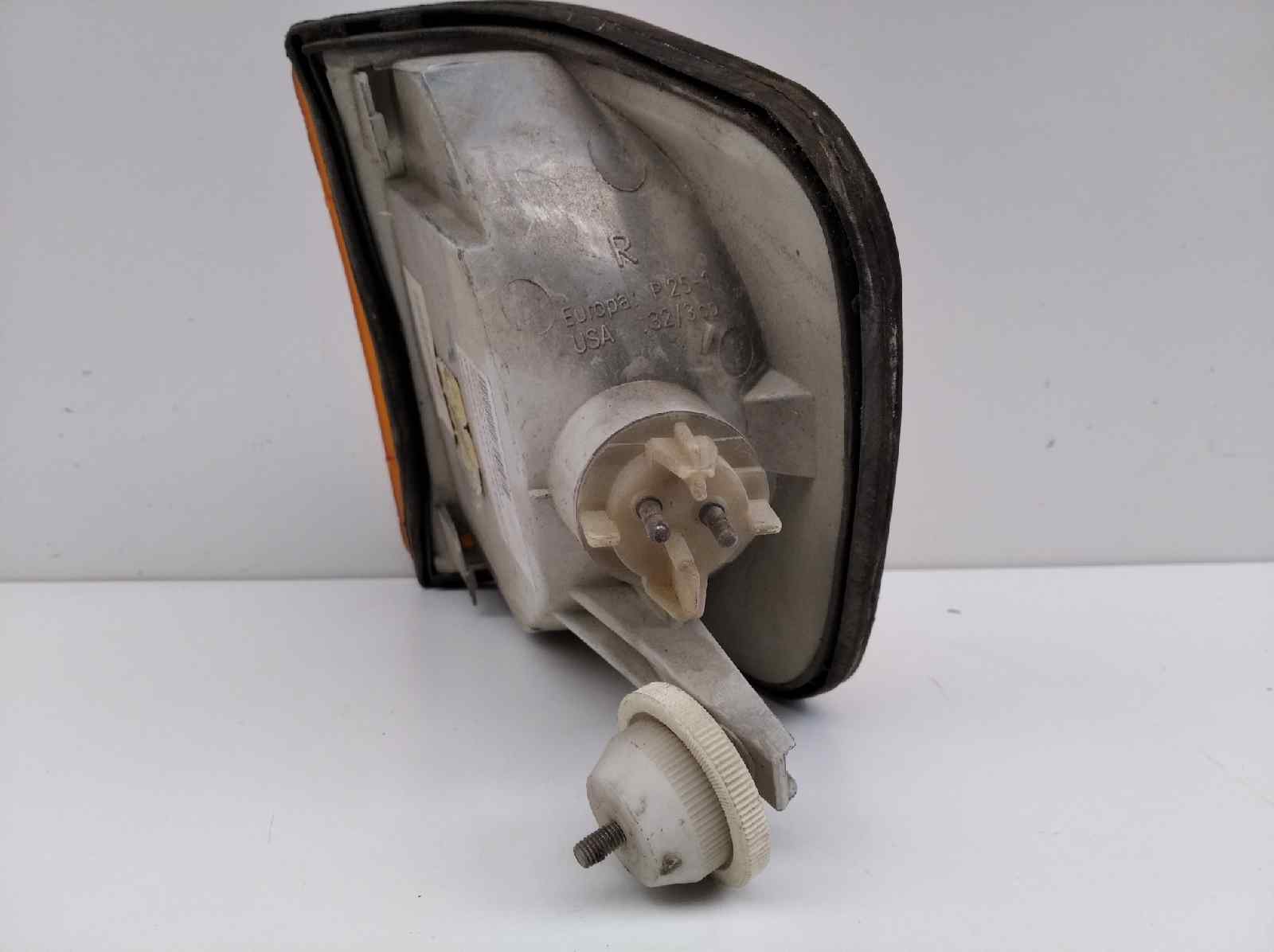 MERCEDES-BENZ S-Class W126 / C126 (1979-1991) Front Right Fender Turn Signal 1305233981 25253735