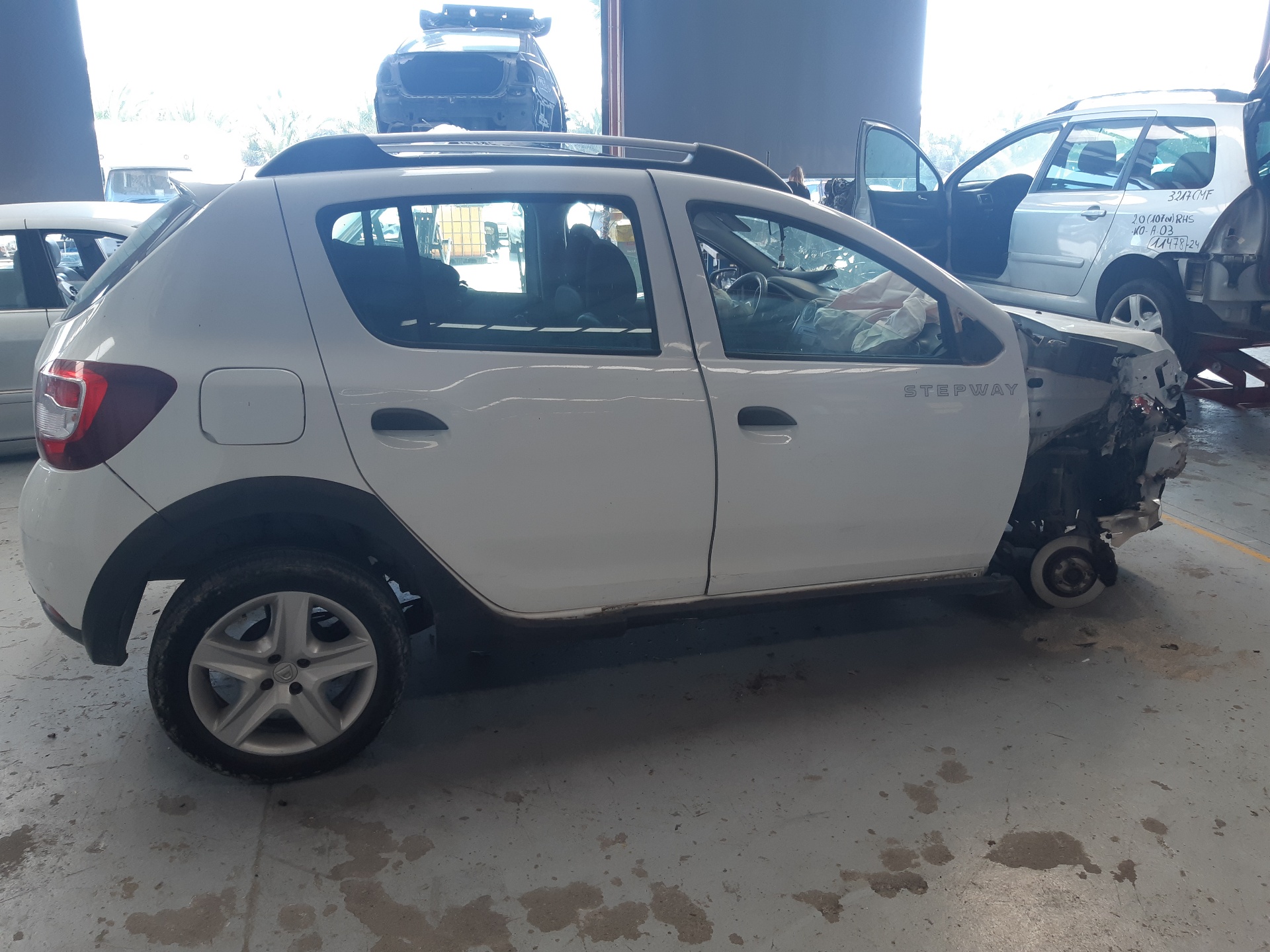 DACIA Sandero 2 generation (2013-2020) Другие кузовные детали 180022703R 24535287