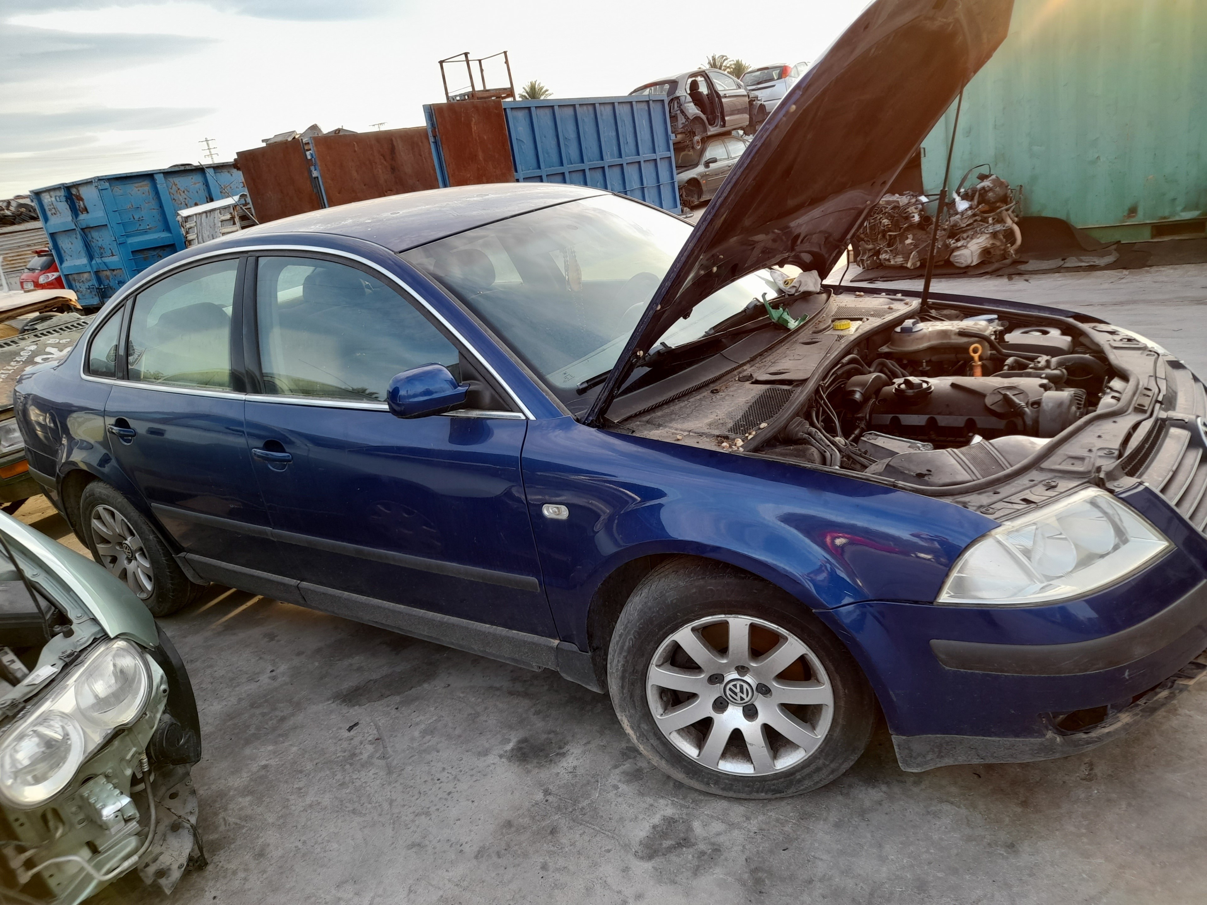 VOLKSWAGEN Passat B5 (1996-2005) Дверь передняя левая 3B4831051BE 22036042