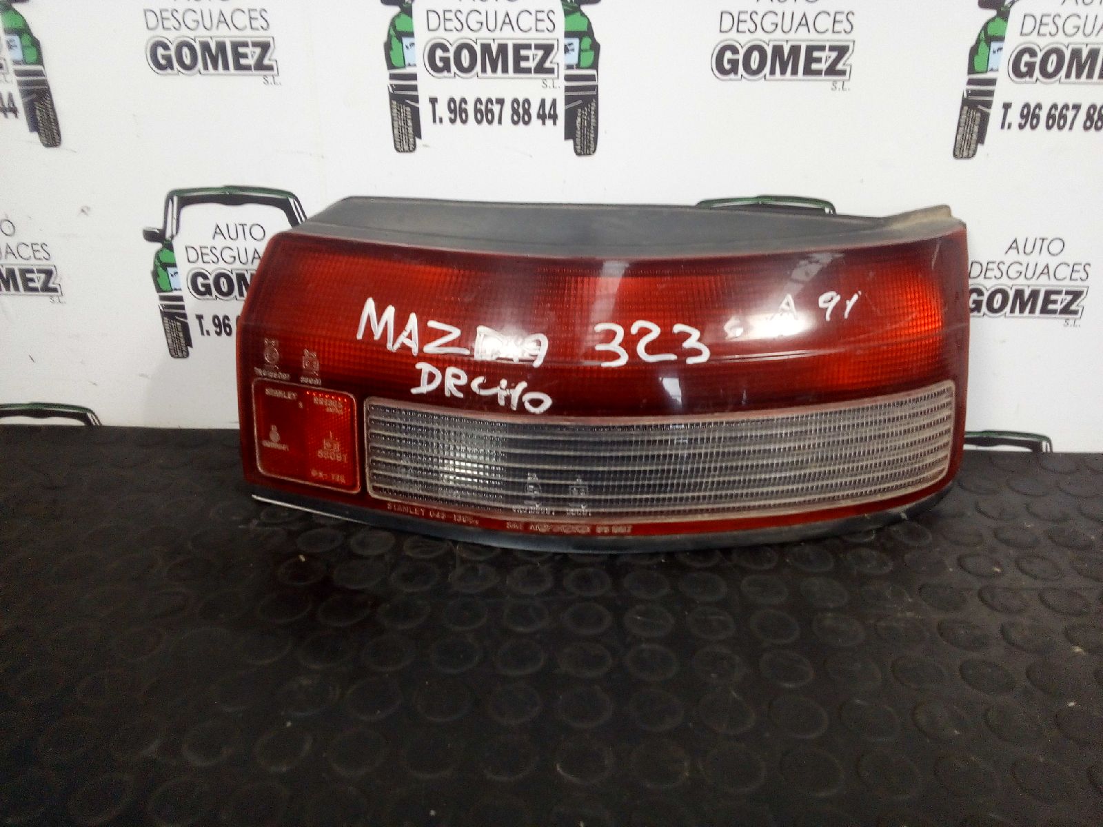 MAZDA 323 BG (1989-1995) Bakre höger bakljuslampa 25233823