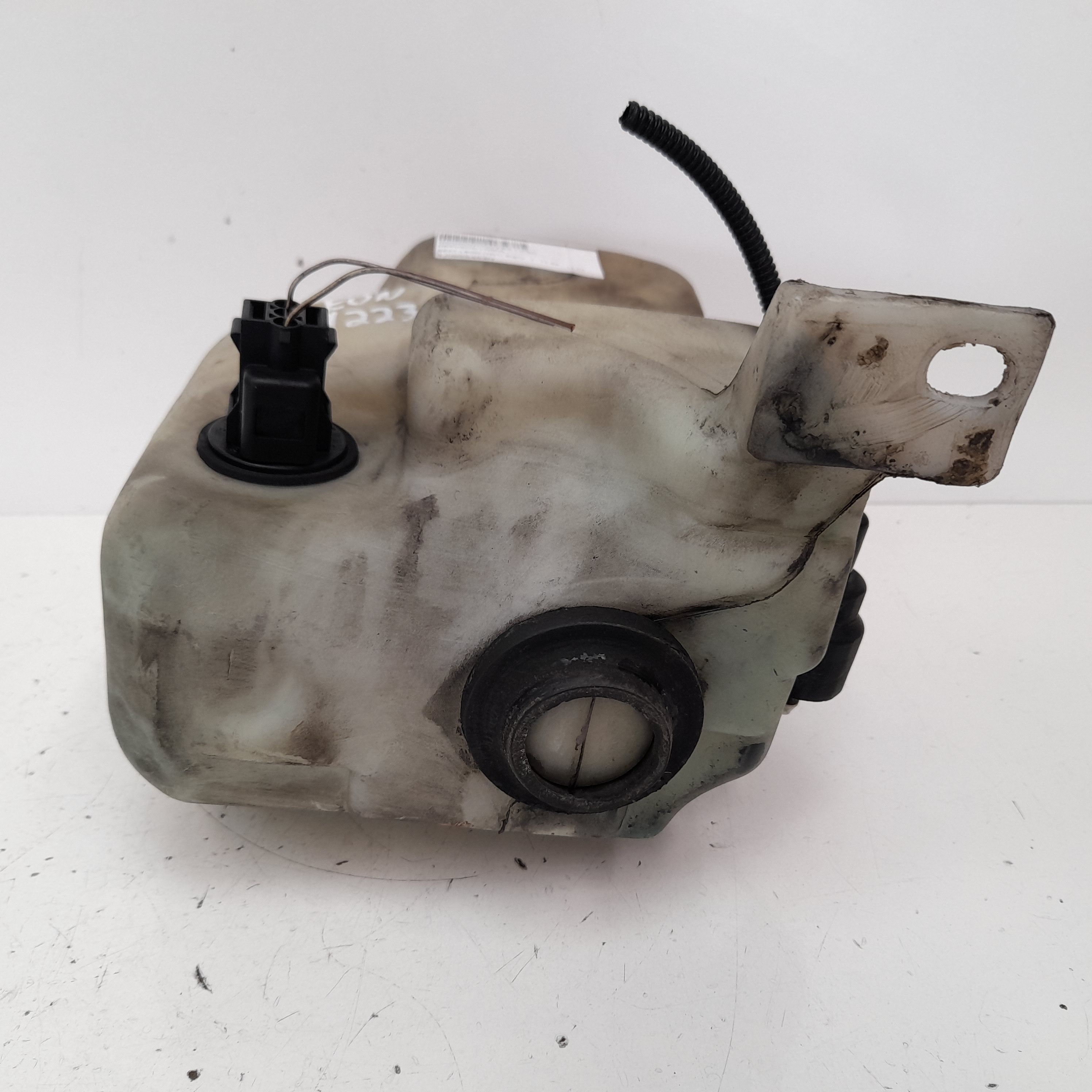 NISSAN Leon 1 generation (1999-2005) Logu mazgāšanas tvertne 1J0955453N 22041308