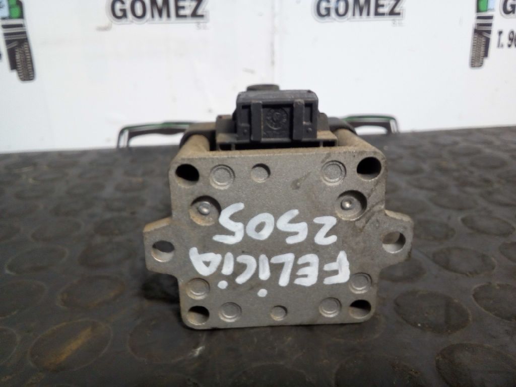 Bobina de encendido 135B 047905104 de Skoda Felicia 1994-1999 - pieza usada