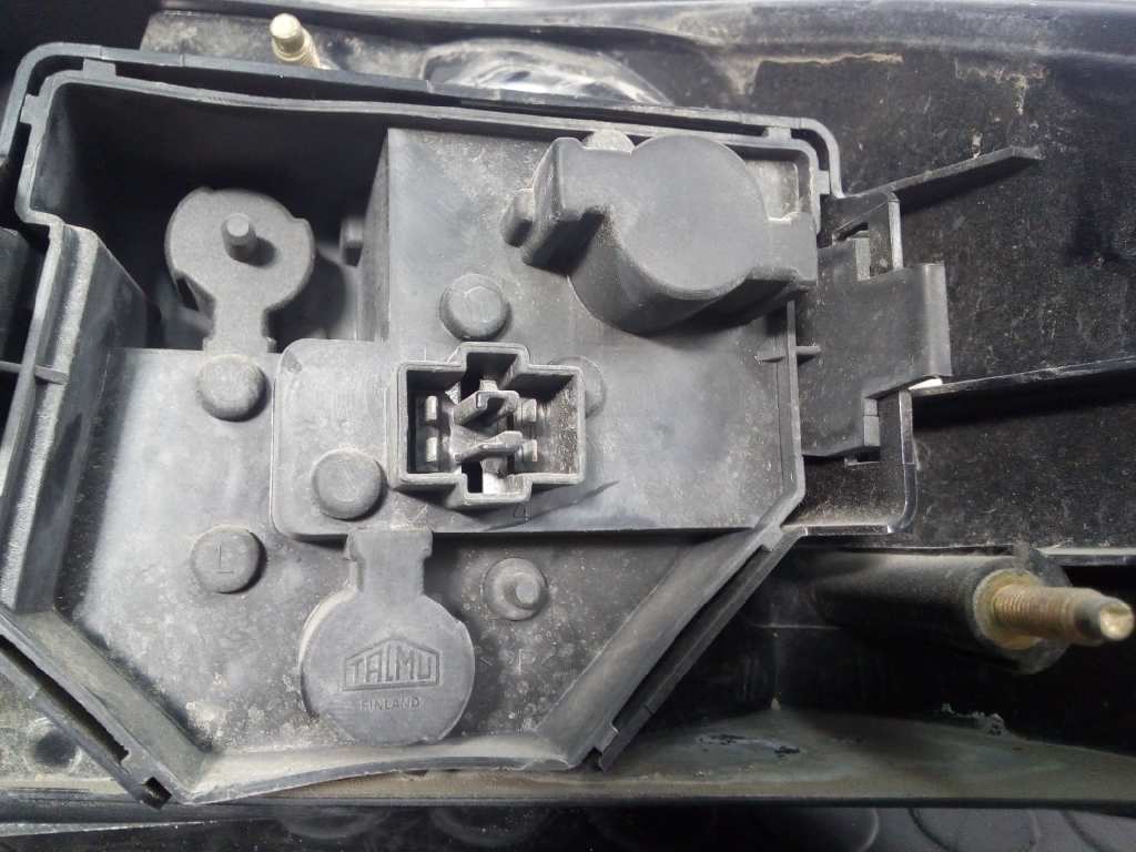 Piloto trasero izquierdo 4468955 de Saab 900 1993-1998 - pieza usada