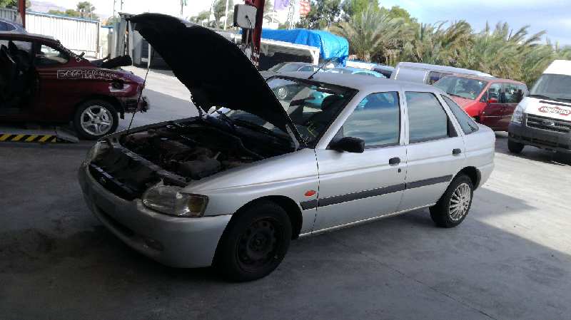 FORD Escort 5 generation (1990-2000) Collecteur d'échappement 1328305 24060657