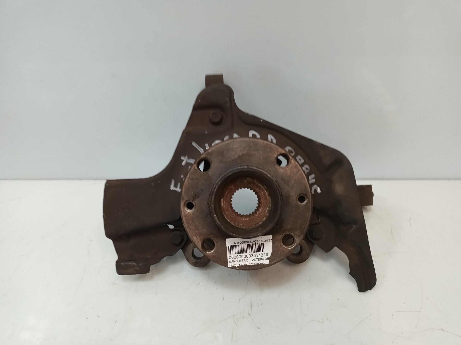 CHEVROLET Front Right Wheel Hub 25315251