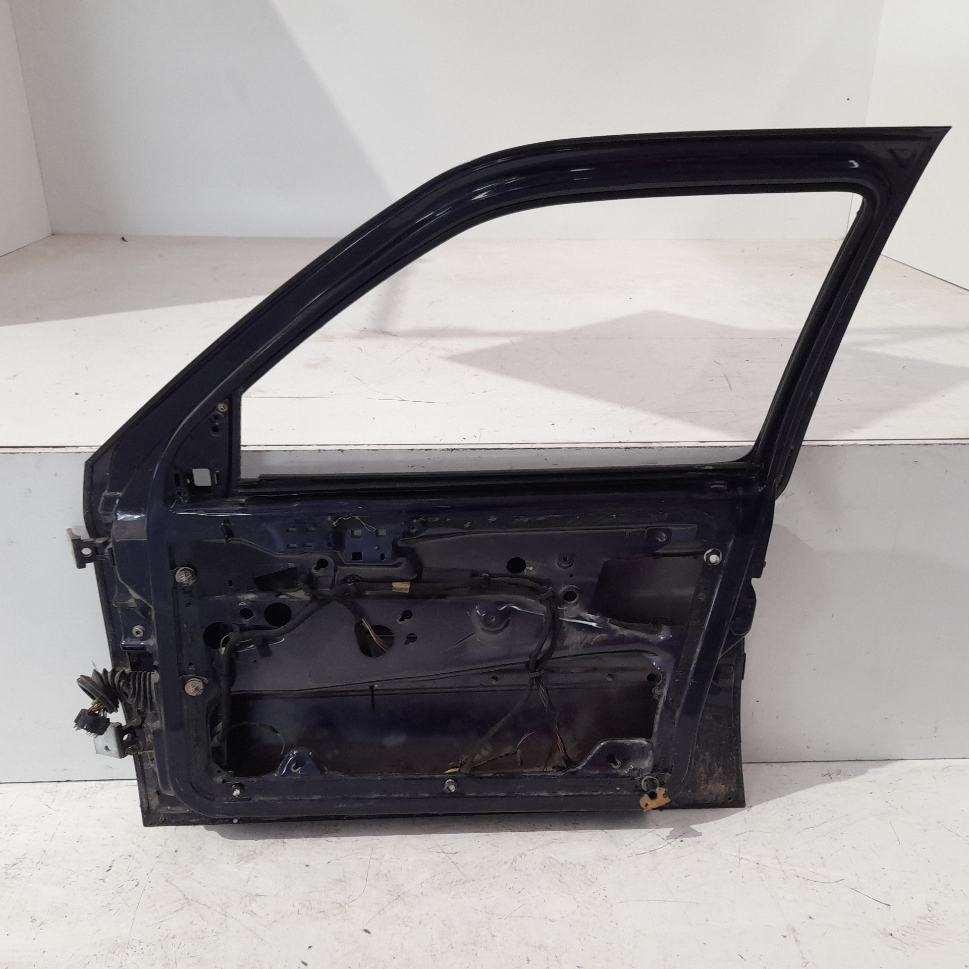 VOLKSWAGEN Vento 1 generation (1992-1998) Front Right Door 1H4831052R 24109467