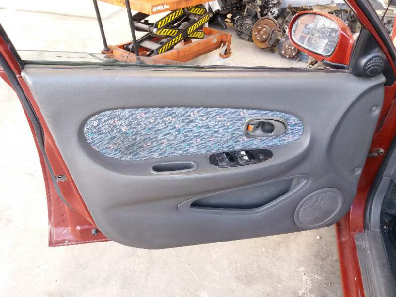KIA Sephia 1 generation (1992-1998) Galinių dešinių durų langų pakėlimo mygtukas 4735101000 25263215