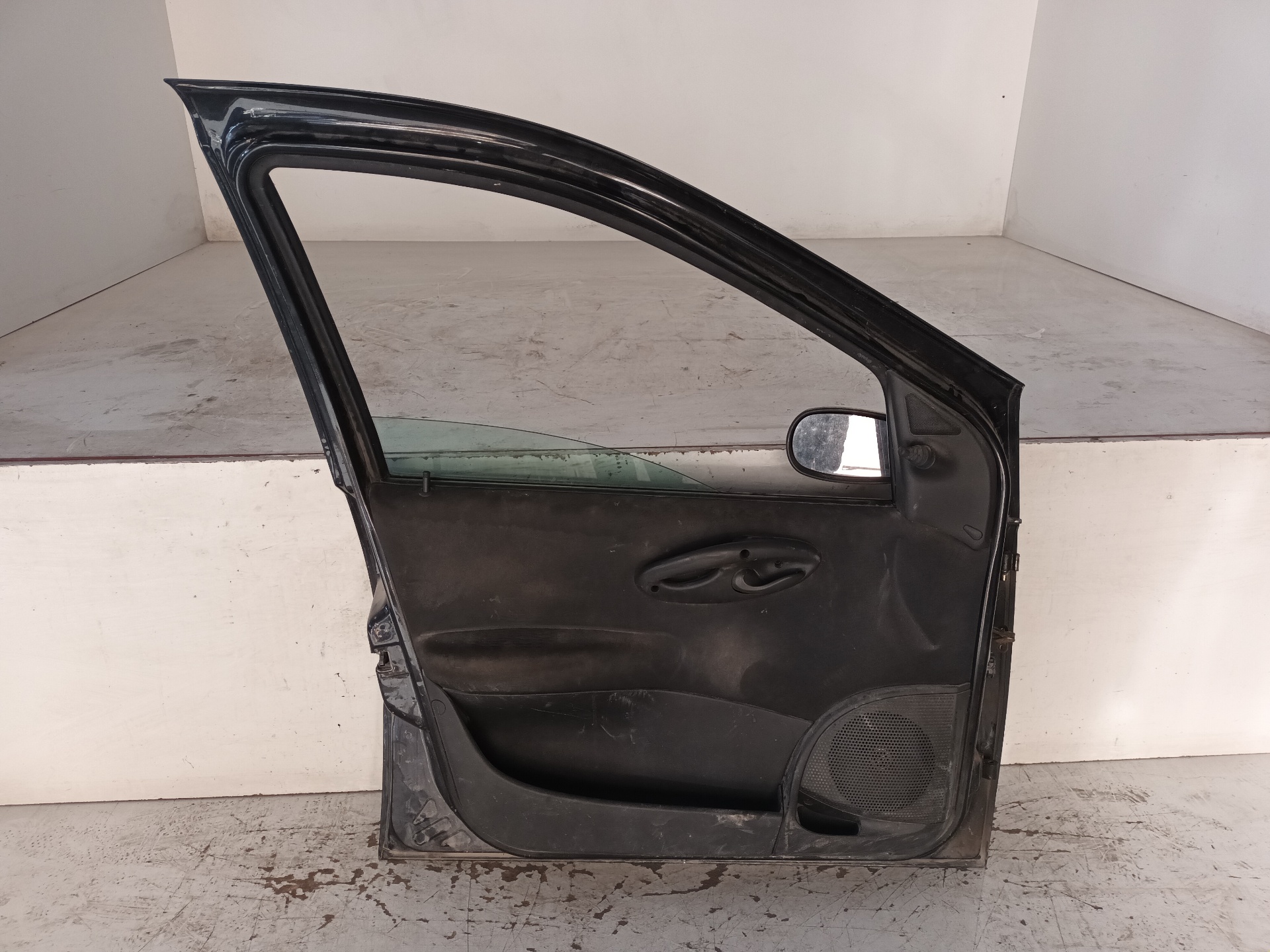 FIAT Punto 3 generation (2005-2020) Priekinės kairės durys NEGRO 22800502