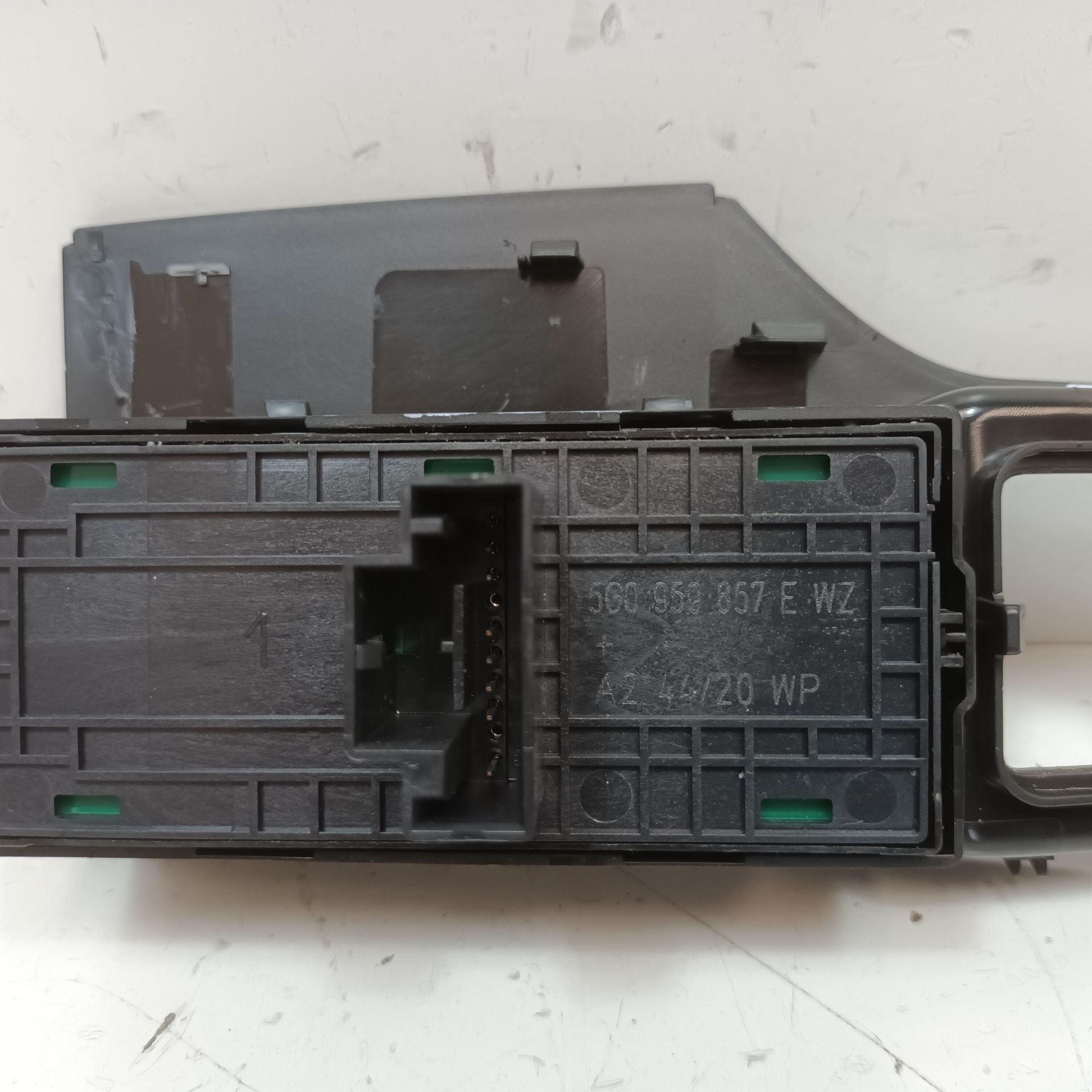 SEAT Alhambra 2 generation (2010-2021) Кнопка стеклоподъемника передней левой двери 5G0959857E 25392494