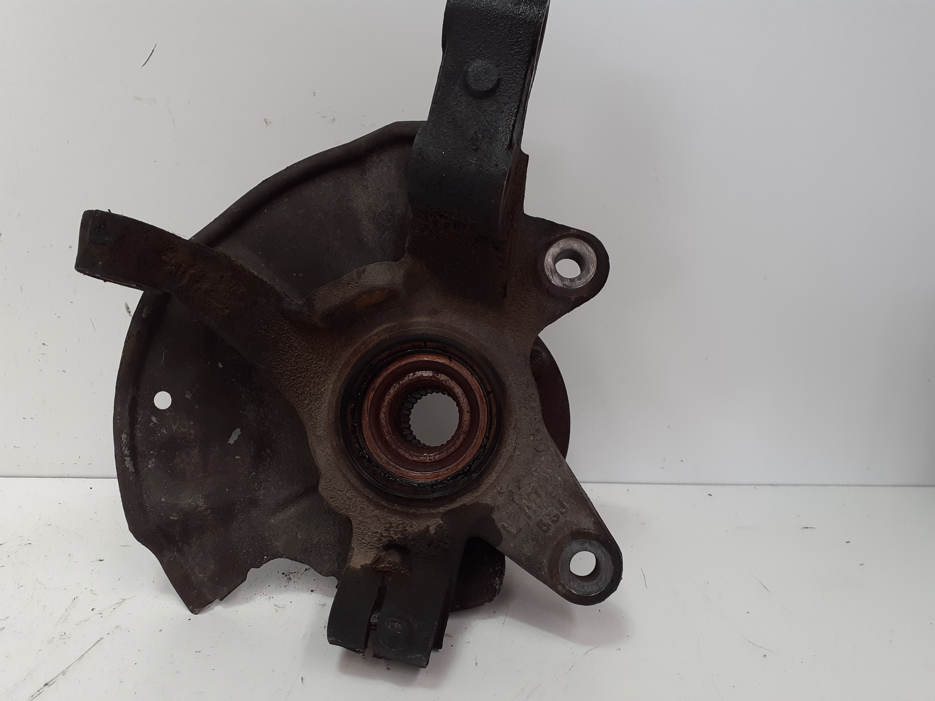 KIA Carens 2 generation (2002-2006) Front Left Wheel Hub 25275598