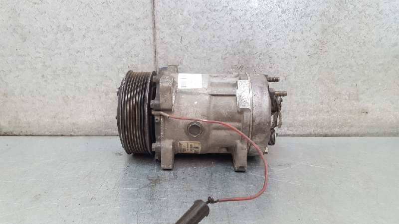 VOLKSWAGEN Vento 1 generation (1992-1998) Aircondition pumpe 08242611570 25262145