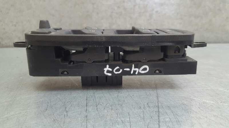 VOLVO V50 1 generation (2003-2012) Commutateur de fenêtre de porte avant gauche 30710787 22004410