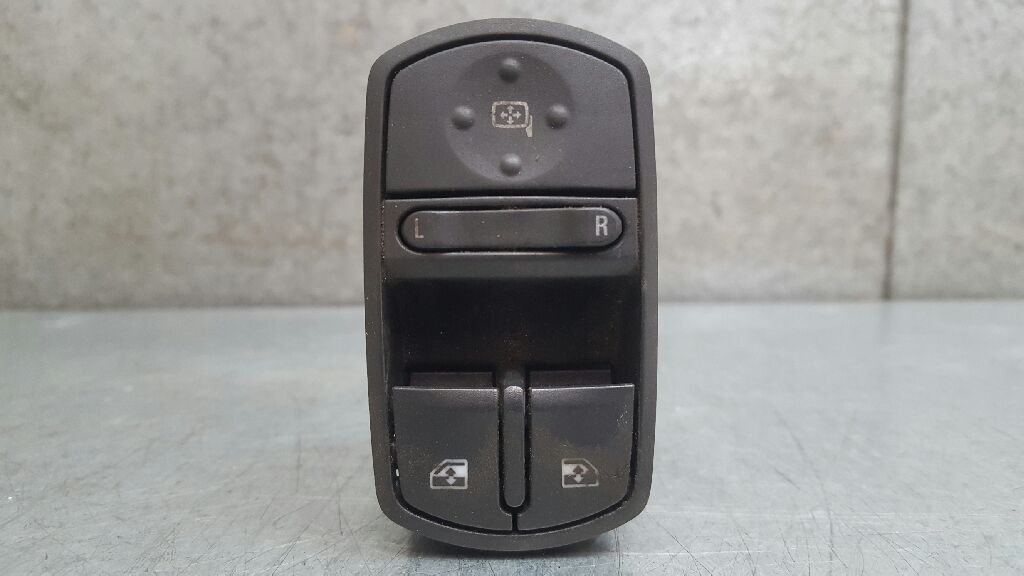 OPEL Corsa D (2006-2020) Кнопка стеклоподъемника передней левой двери 13258521 24076203