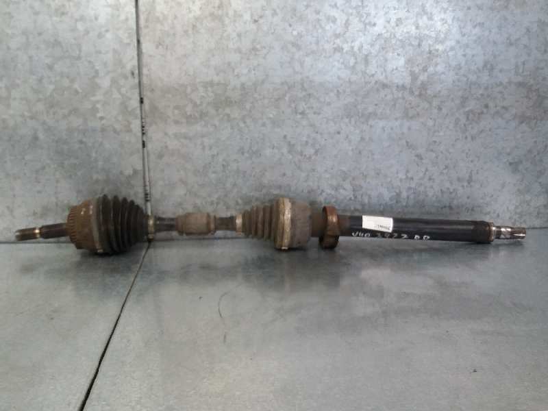 VOLVO V40 1 generation (1996-2004) Fram Höger Drivaxel 8251532 21992361