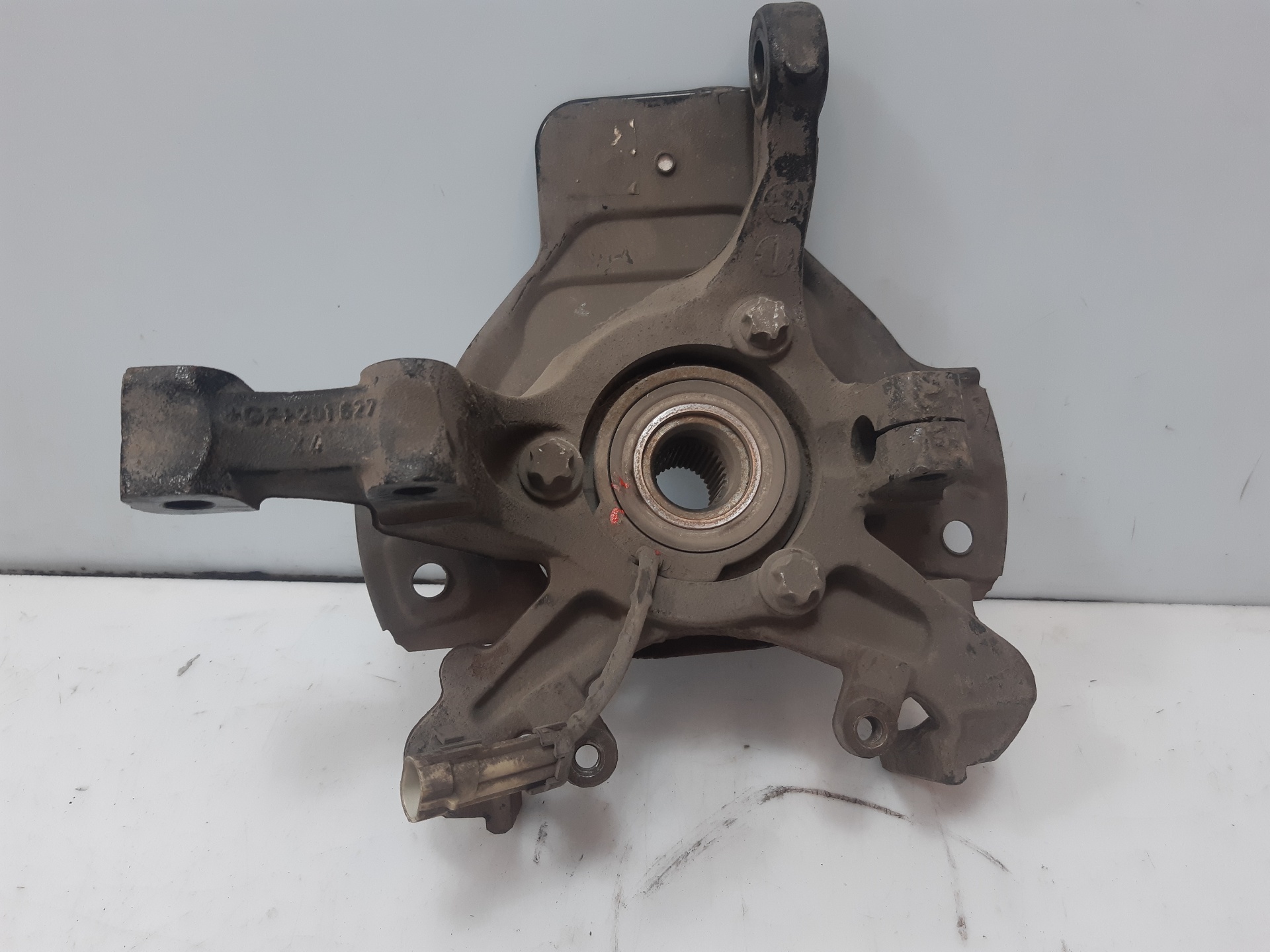 Front right wheel hub 90498811 de Opel Astra g sedán (t98) 1998-2000 - pieza usada