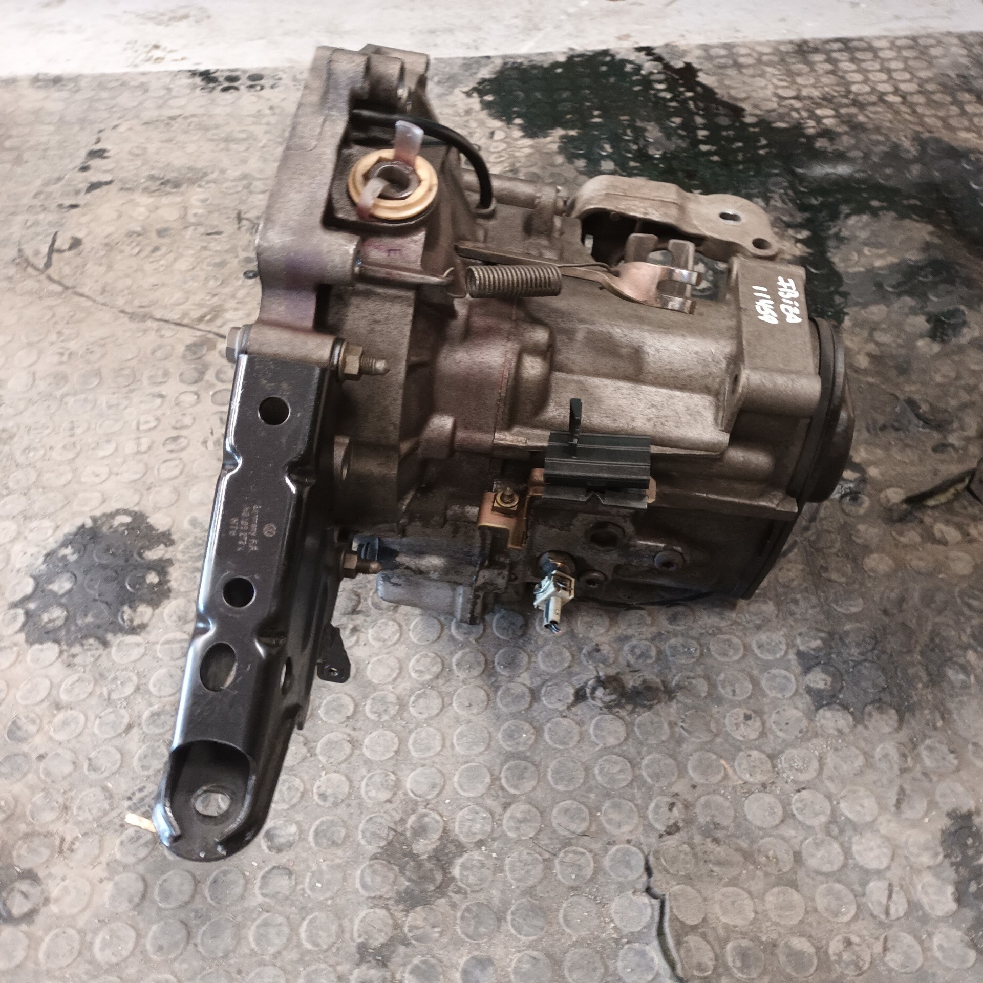 LEXUS IS XE20 (2005-2013) Gearbox DCJ 25426066