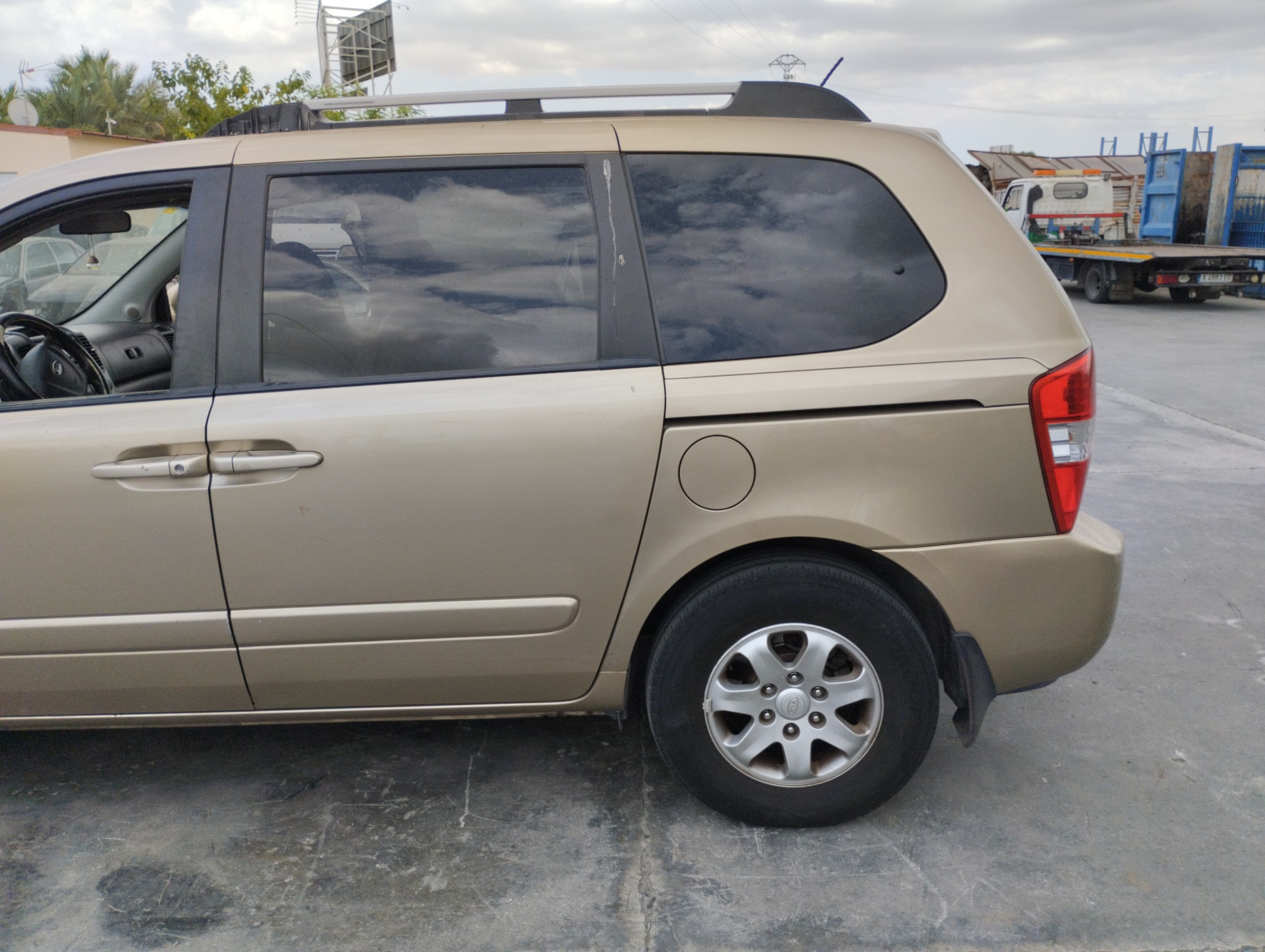 KIA Carnival 2 generation (2006-2010) Vänster främre dörrfönsterbrytare 935704D3200T 22776673