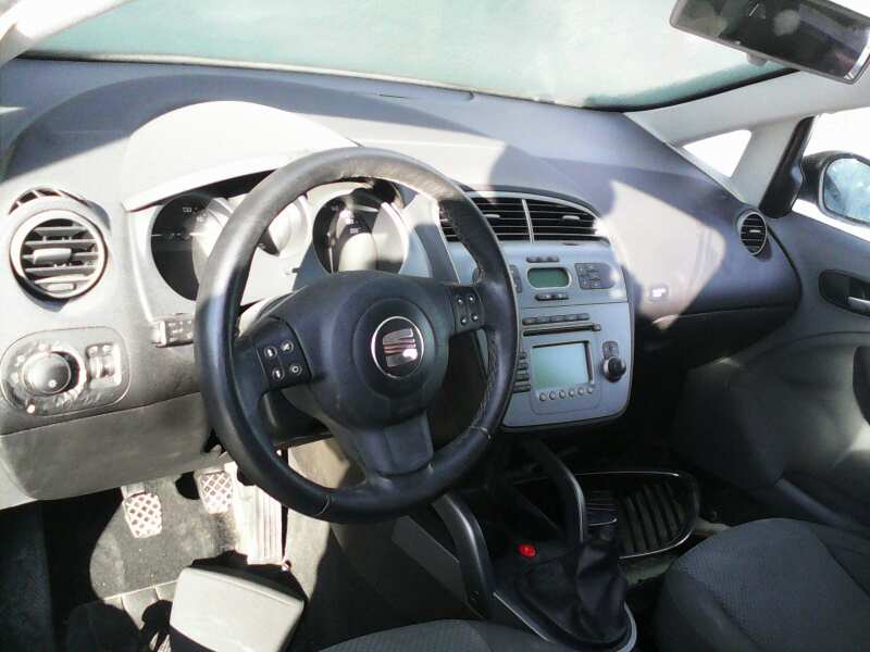 SEAT Toledo 3 generation (2004-2010) Охлаждающий радиатор 1K0819031D 21991352