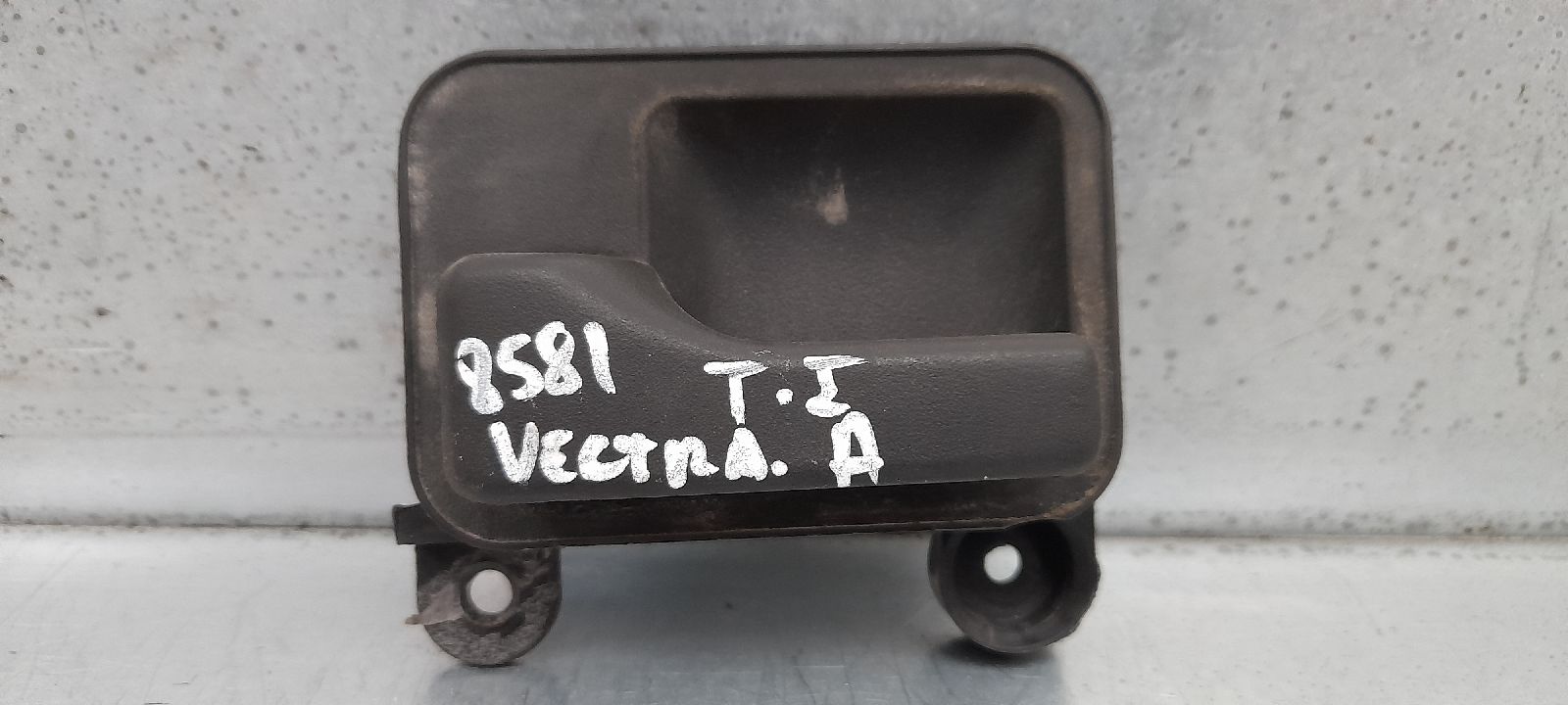 OPEL Vectra A (1988-1995) Vasen taka sisäinen avauskahva 90270173 24098977