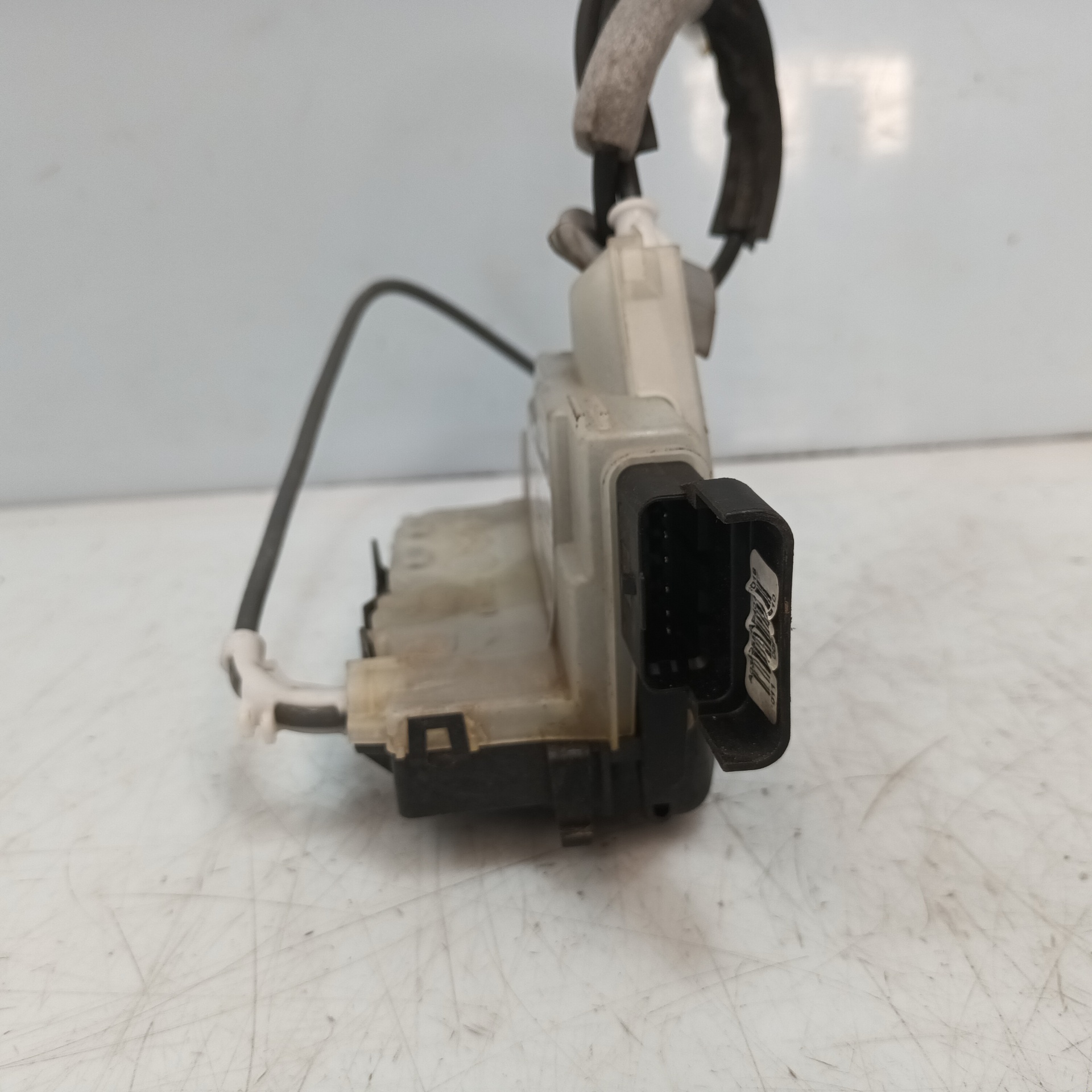 Serrure avant droit 16942678 de Peugeot 3008 2016-2020 - pieza usada