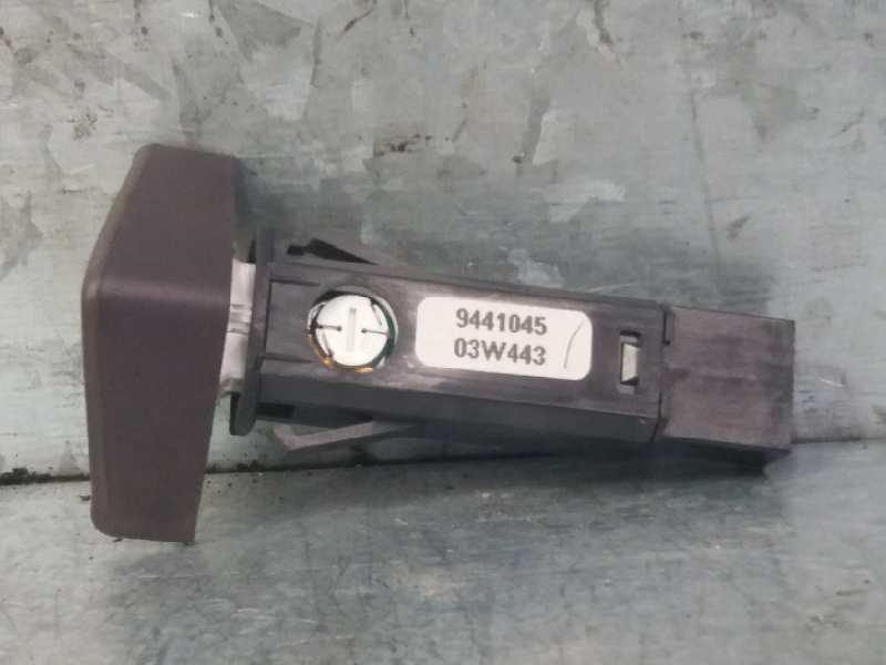 VOLVO V70 2 generation (2000-2008) Hazard button 9441045 22072206