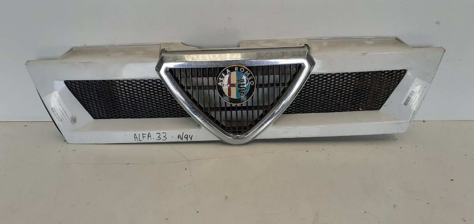 ALFA ROMEO 33 905 (1983-1990) Radiator Grille BLANCO 24090869