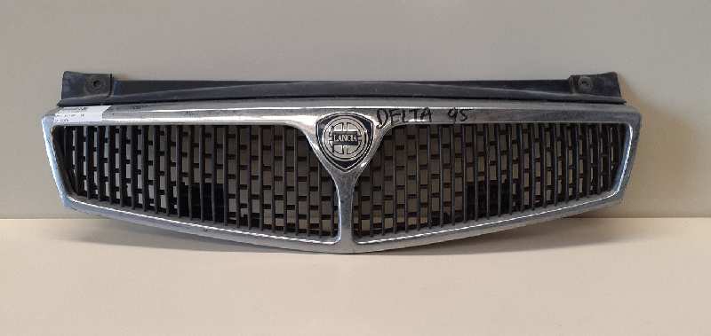 LANCIA Delta 1 generation (1979-1994) Radiator Grille 671000001 24090560