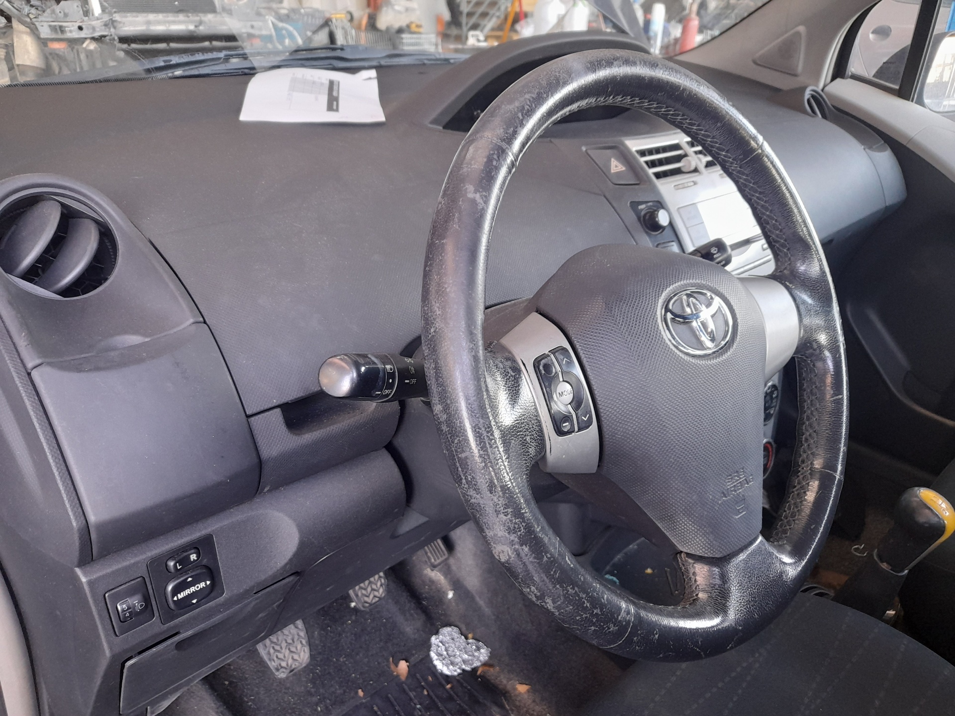 TOYOTA Yaris 2 generation (2005-2012) Vasemman etuoven sisäkahvan kehys 692060D90 22353816