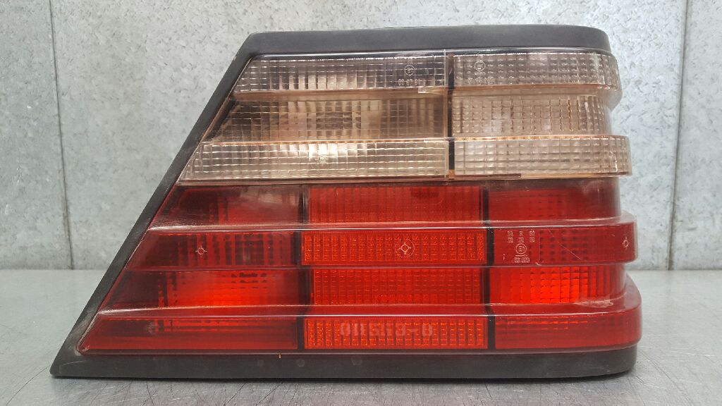 MERCEDES-BENZ E-Class W124 (1984-1997) Bakre höger bakljuslampa 1248206264 25256544