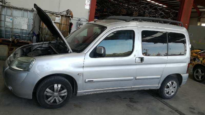 RENAULT Berlingo 2 generation (1999-2002) Bagāžas nodalījuma loga tīrītāja motorīts 3397020406 21996500