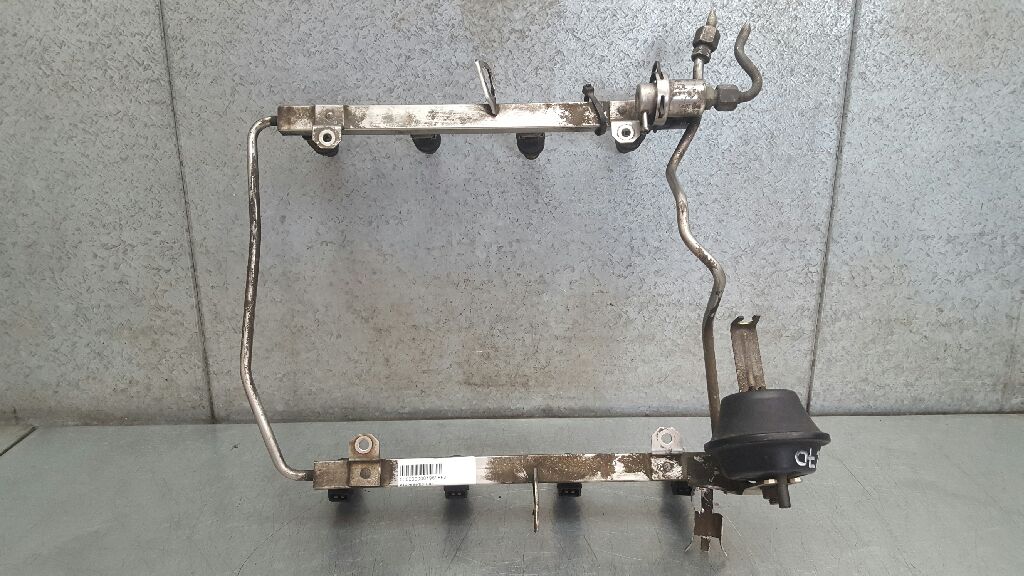 TOYOTA A8 D2/4D (1994-2002) Fuel Rail 077133681G 25259509